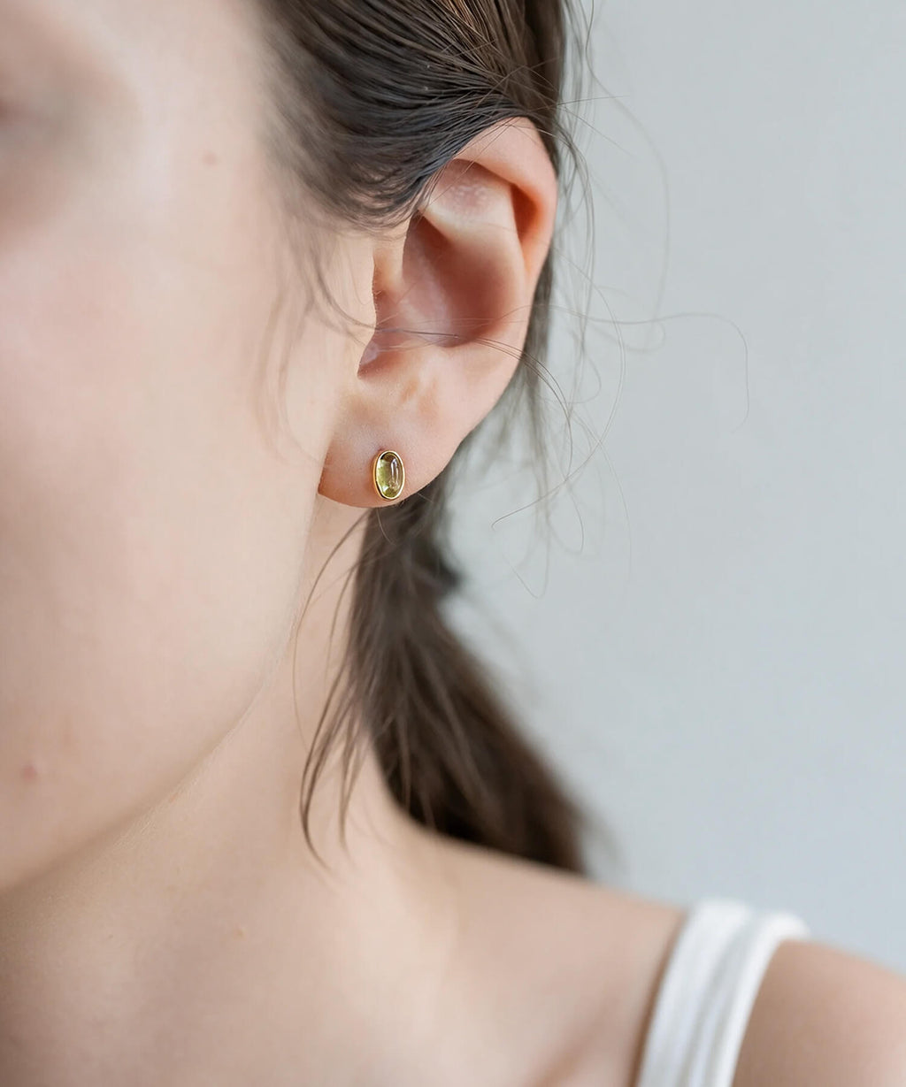 18K gold oval gemstone stud earrings, peridot and garnet | ENLILLE-OLIVA