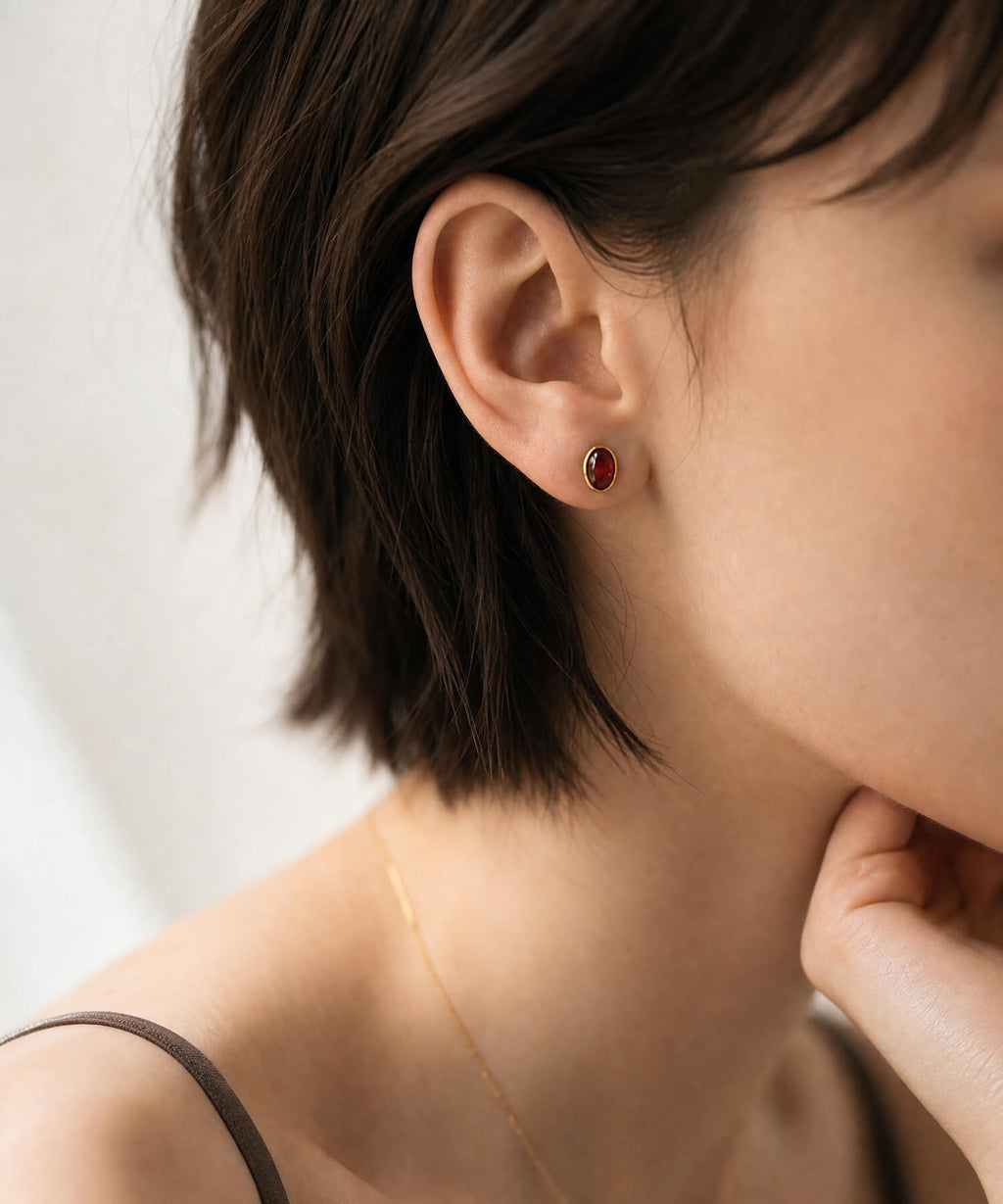 18K gold oval gemstone stud earrings, peridot and garnet | ENLILLE-OLIVA