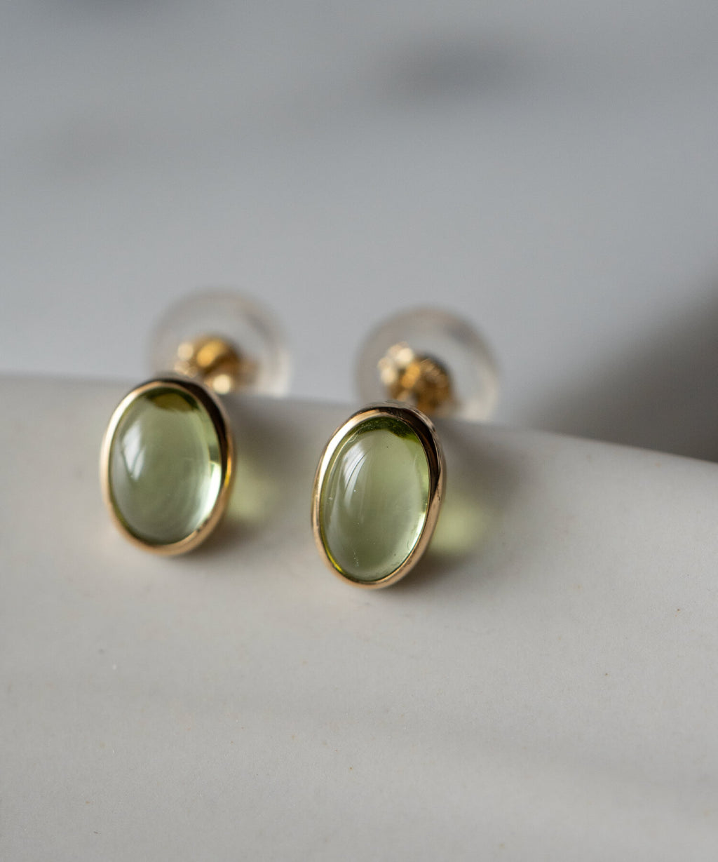 18K gold oval gemstone stud earrings, peridot and garnet | ENLILLE-OLIVA