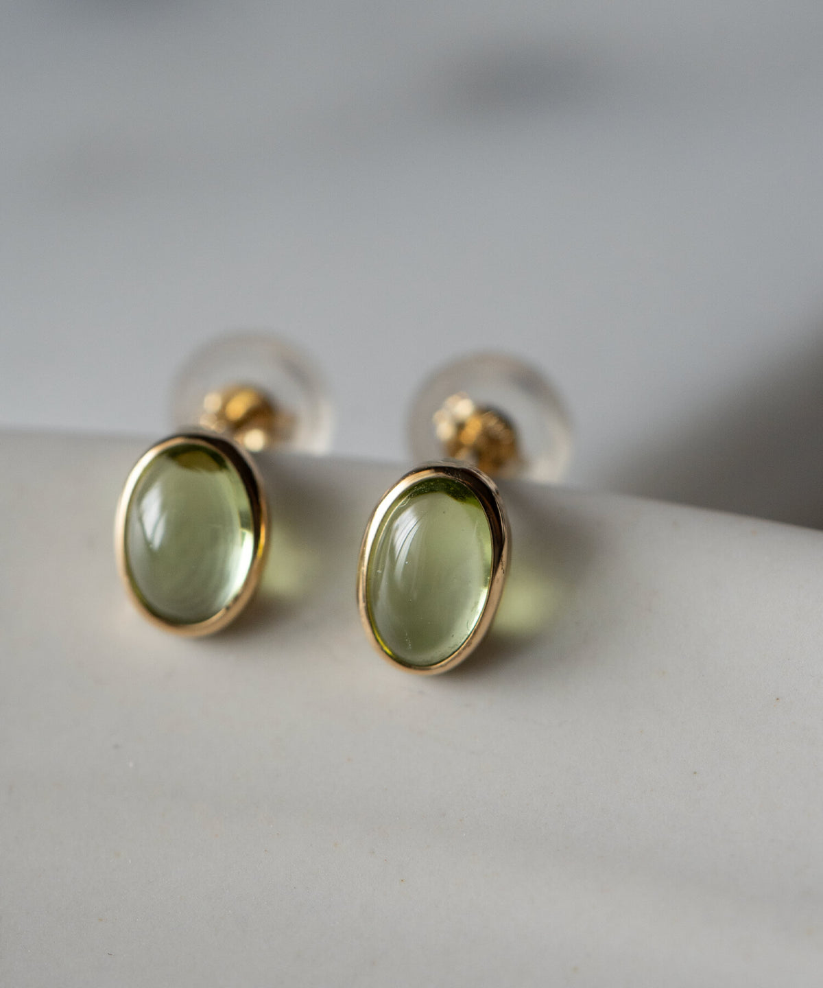 18K gold oval gemstone stud earrings, peridot and garnet | ENLILLE-OLIVA
