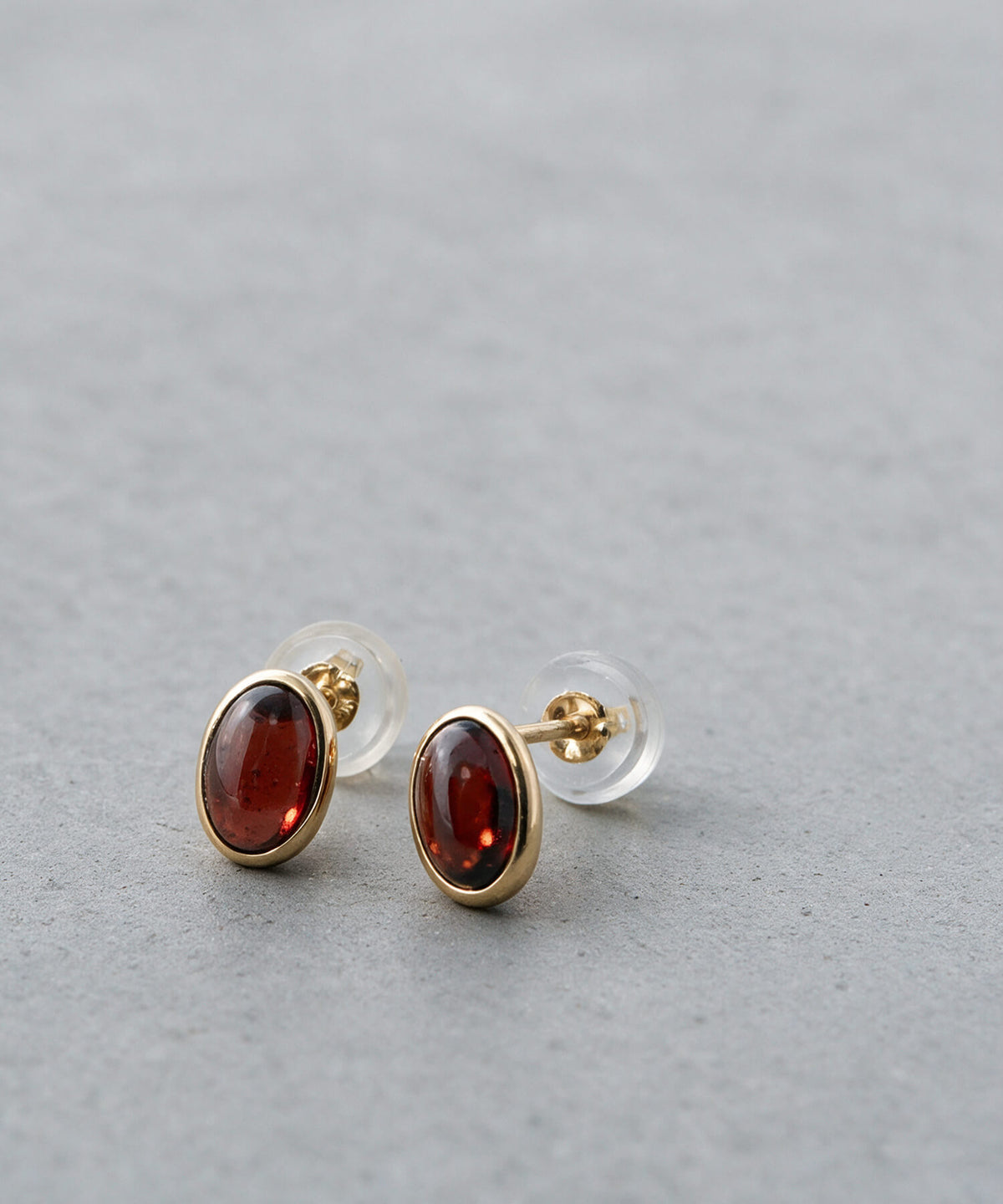 18K gold oval gemstone stud earrings, peridot and garnet | ENLILLE-OLIVA