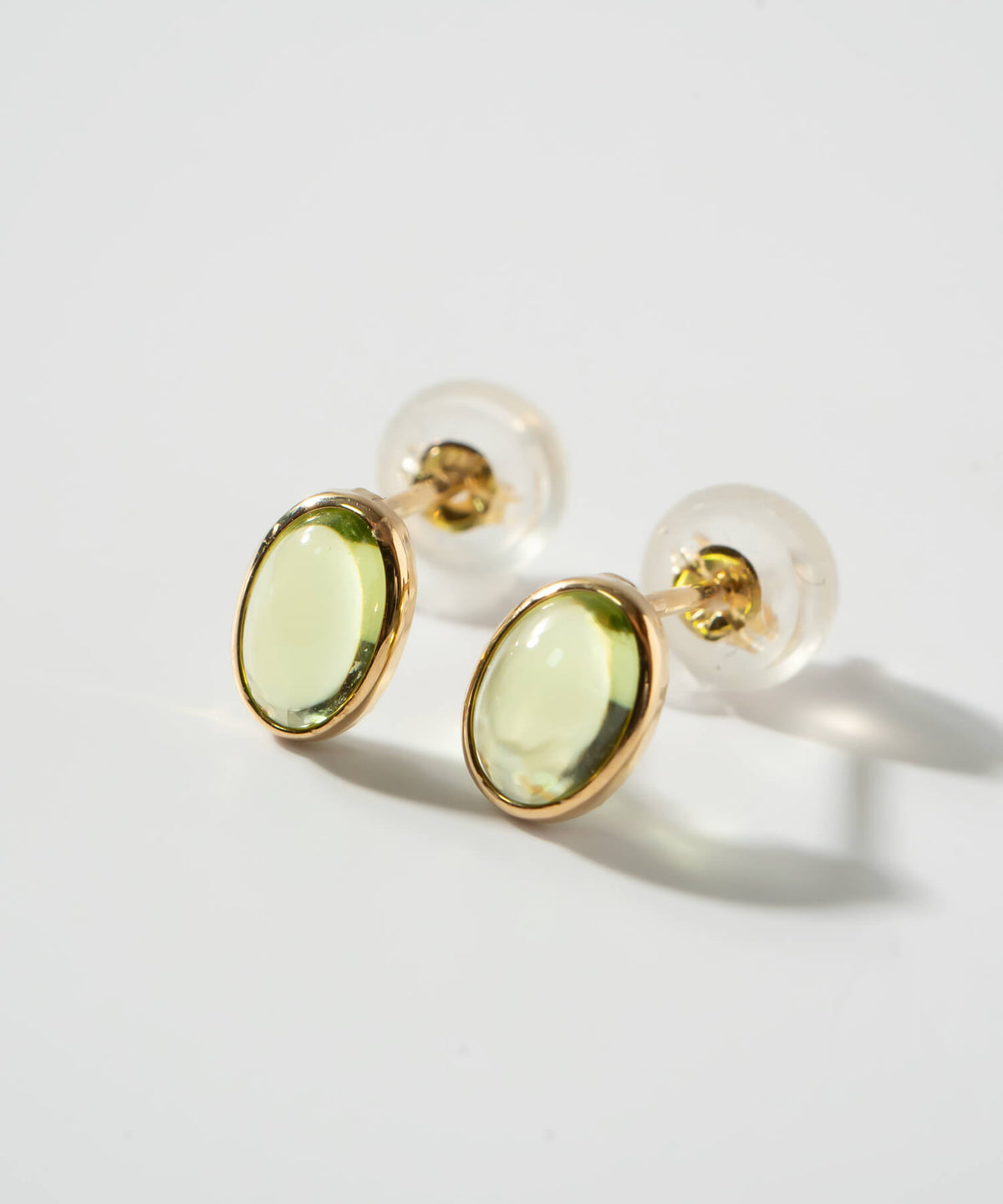 18K gold oval gemstone stud earrings, peridot and garnet | ENLILLE-OLIVA
