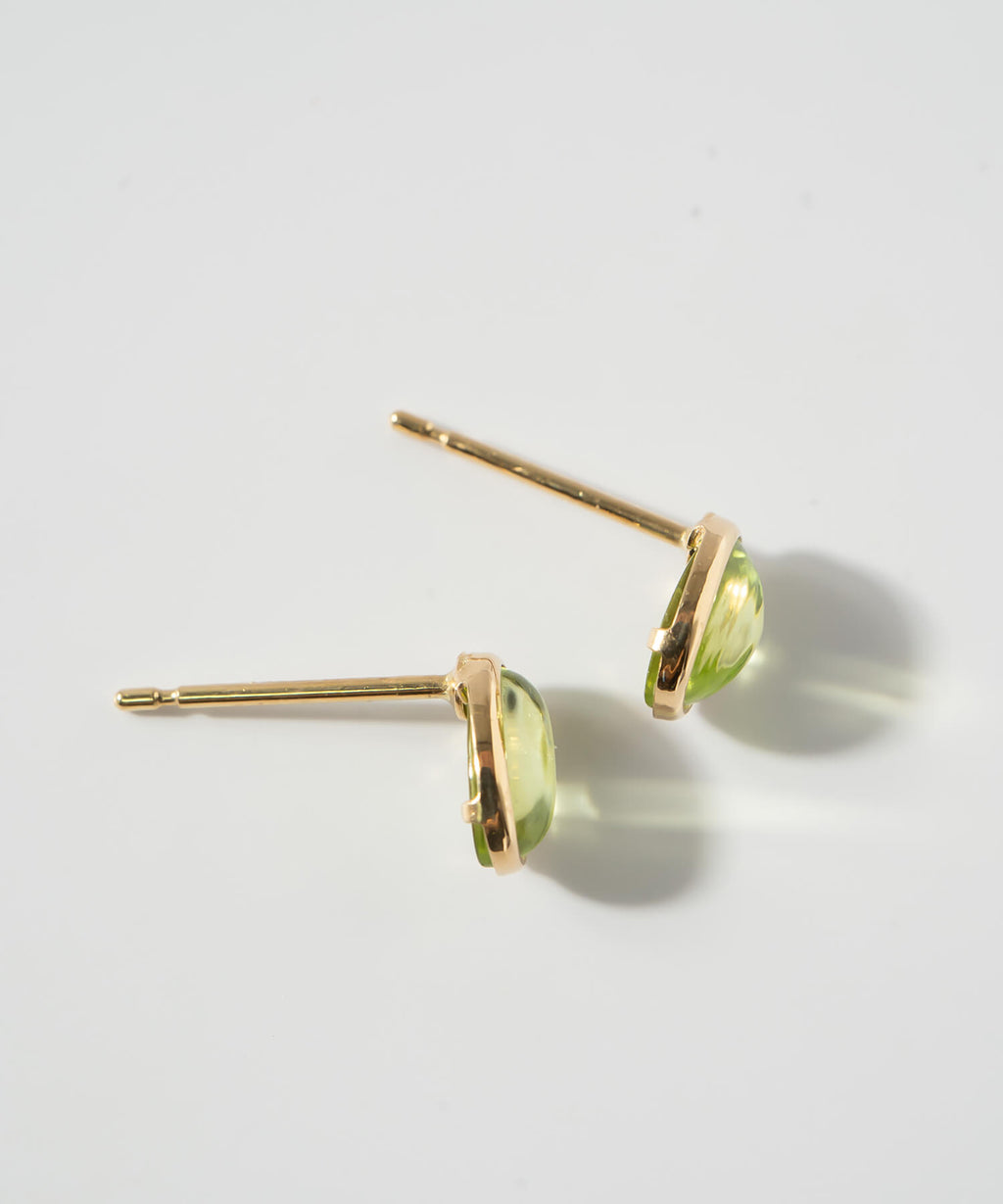 18K gold oval gemstone stud earrings, peridot and garnet | ENLILLE-OLIVA