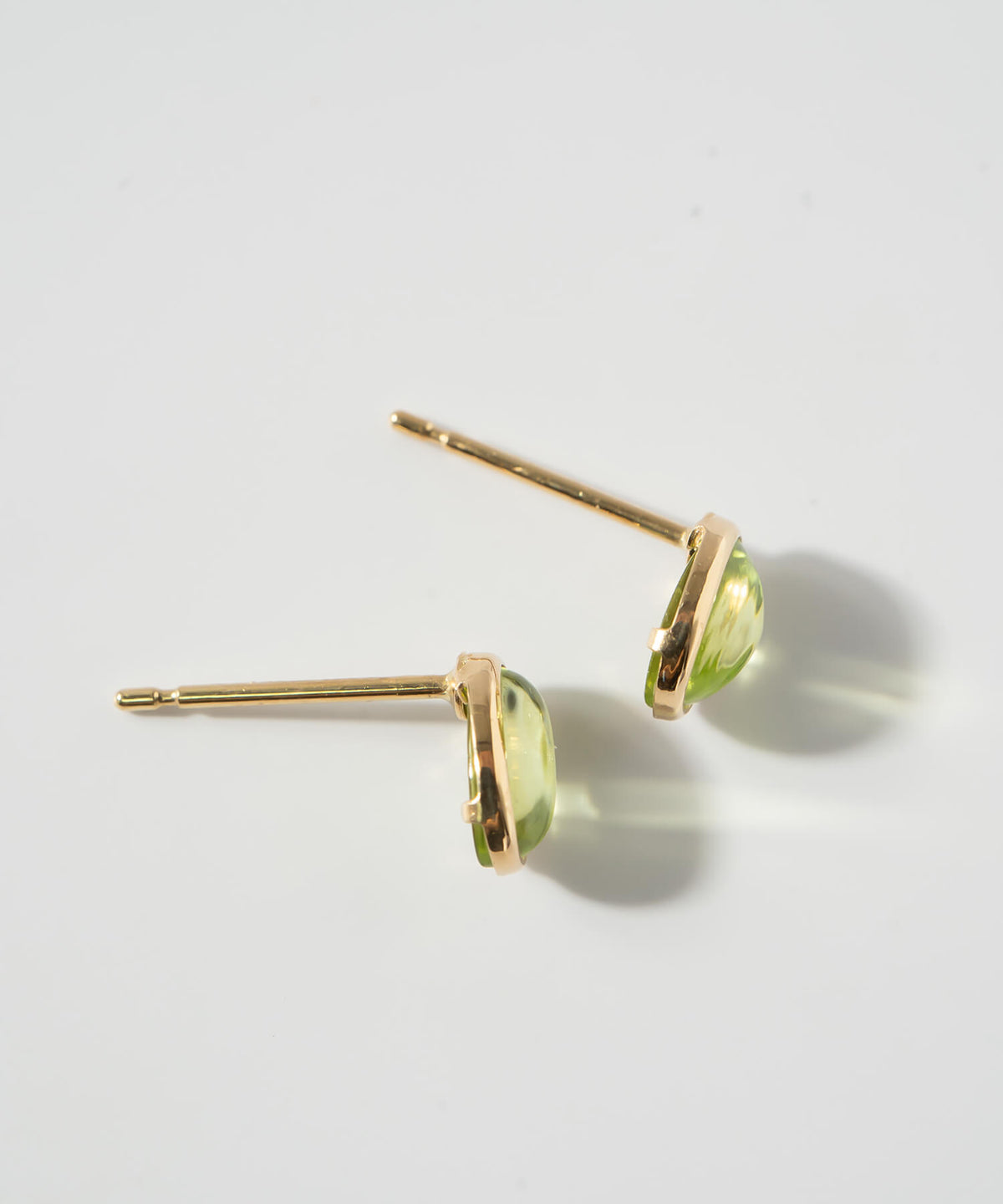 18K gold oval gemstone stud earrings, peridot and garnet | ENLILLE-OLIVA
