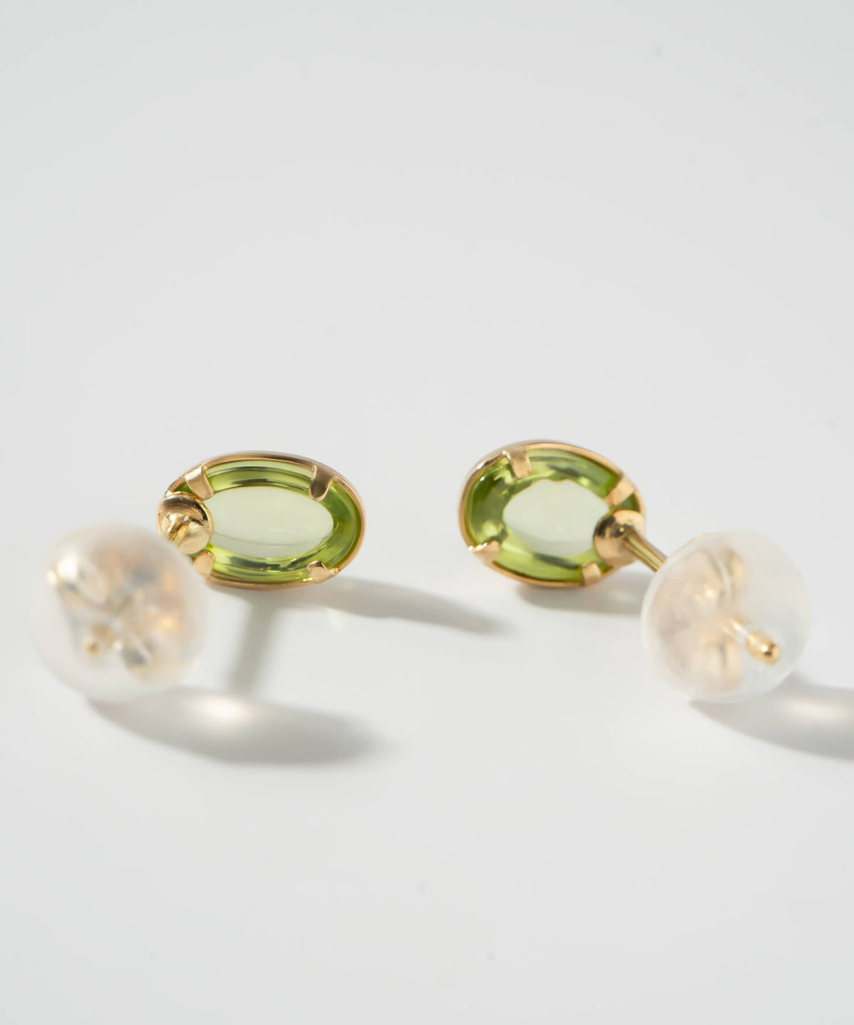 18K gold oval gemstone stud earrings, peridot and garnet | ENLILLE-OLIVA