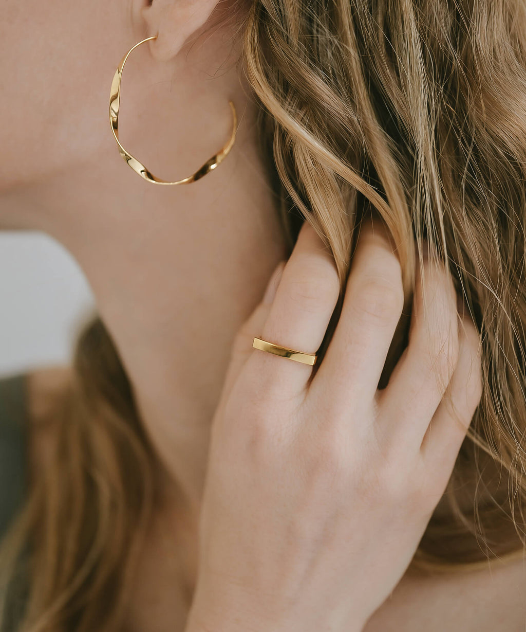18K Gold Plated Sterling Silver Curvy Square Ring | EOLOU