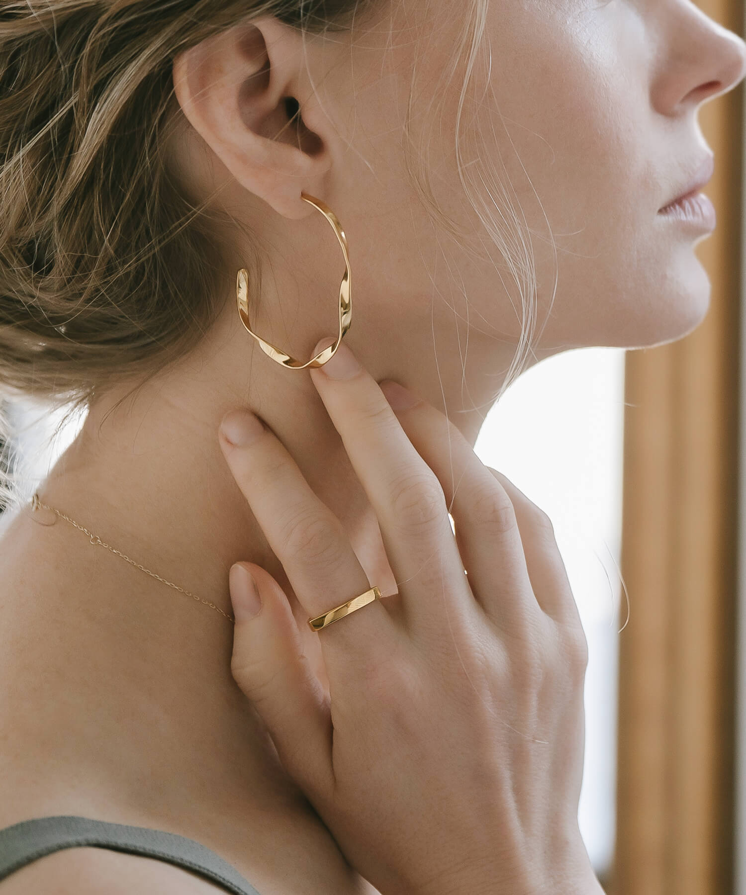 18K Gold Plated Sterling Silver Curvy Square Ring | EOLOU