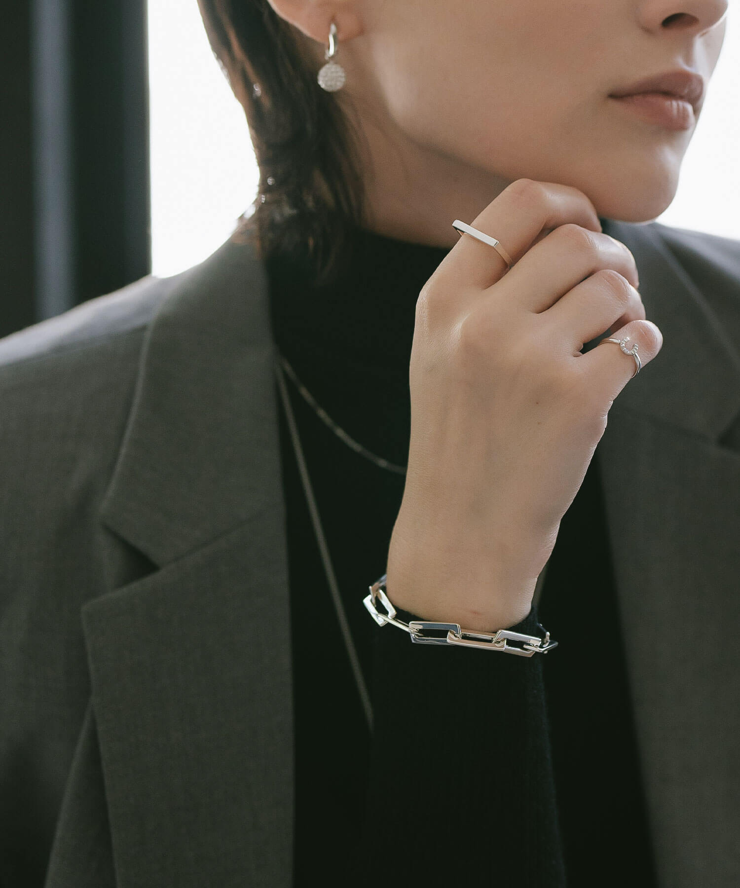 10K Gold White Gold Gallant Grace Ring | EQUINA