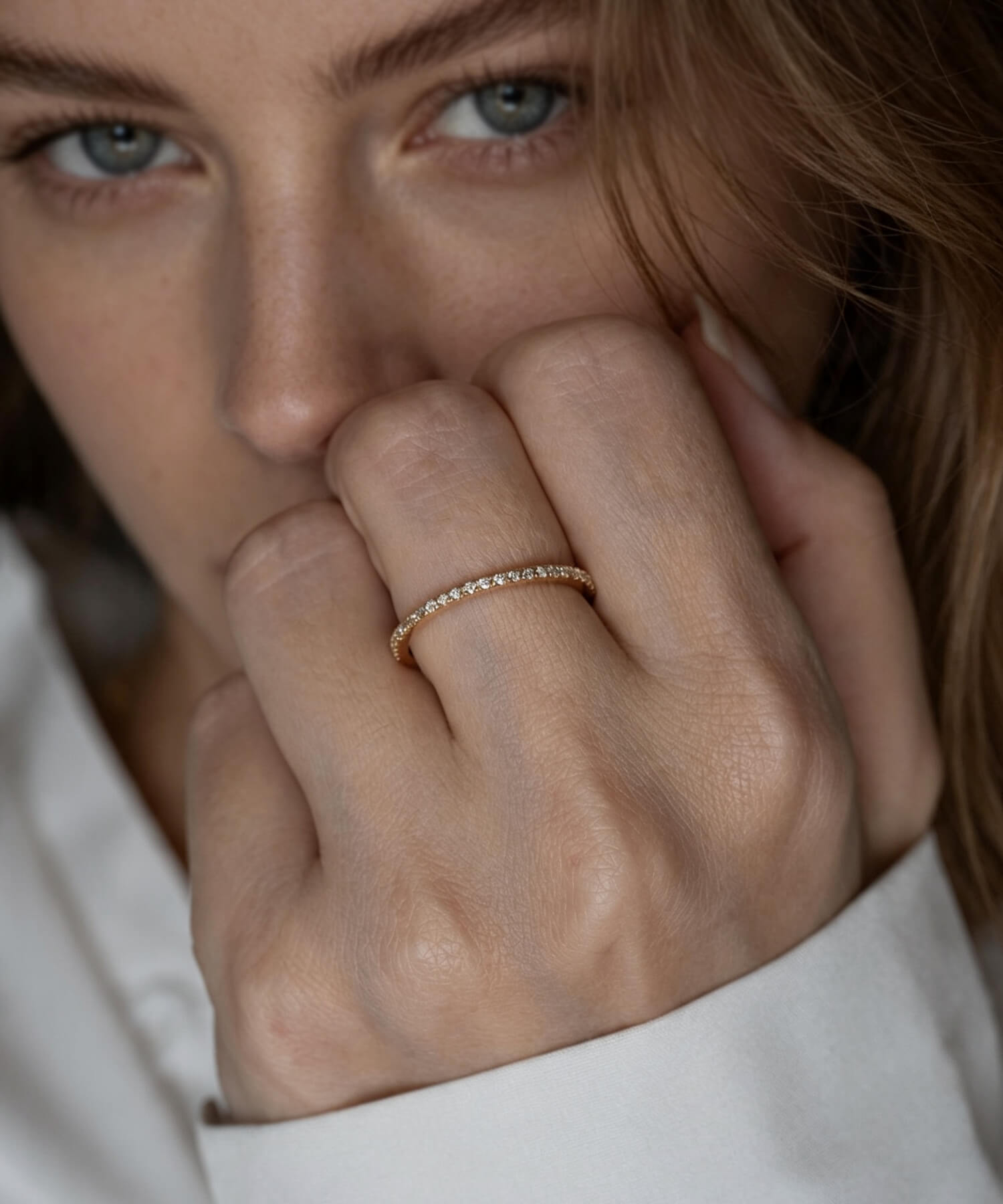 18K DELICATE GLEAM ETERNITY RING | ETELNIA RING