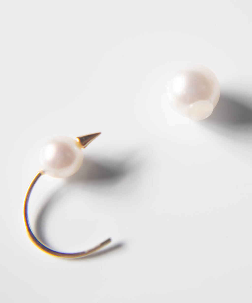 18K Gold Double Pearl Thorny Earrings | FOLLETTA