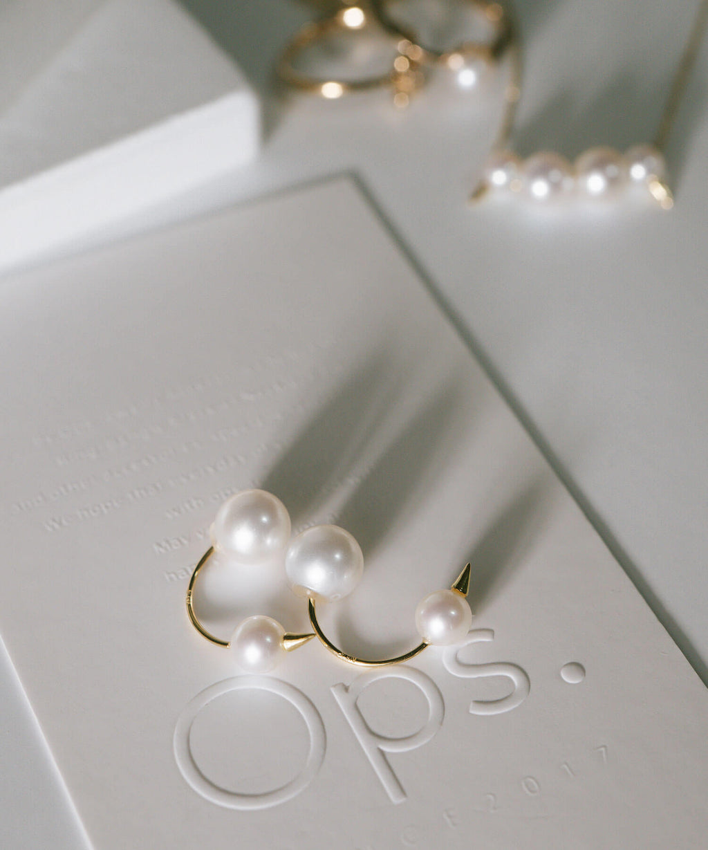 18K Gold Double Pearl Thorny Earrings | FOLLETTA