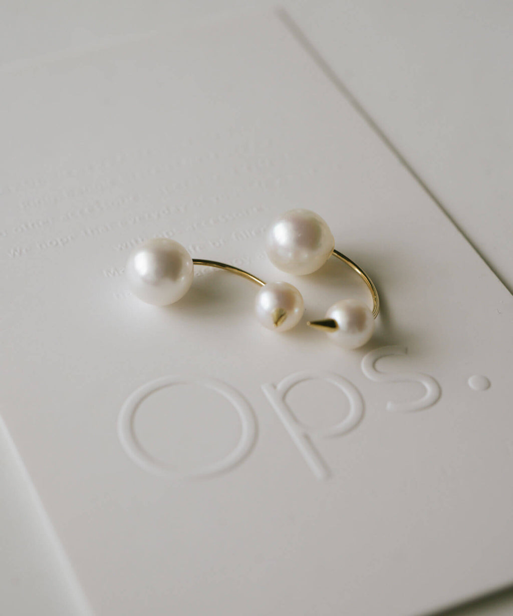 18K Gold Double Pearl Thorny Earrings | FOLLETTA