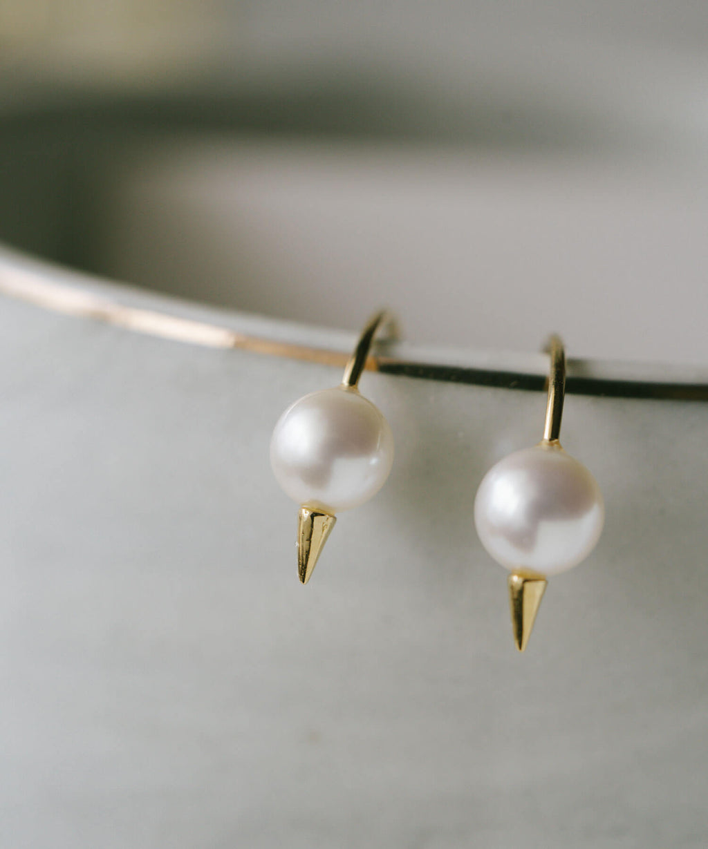 18K Gold Double Pearl Thorny Earrings | FOLLETTA