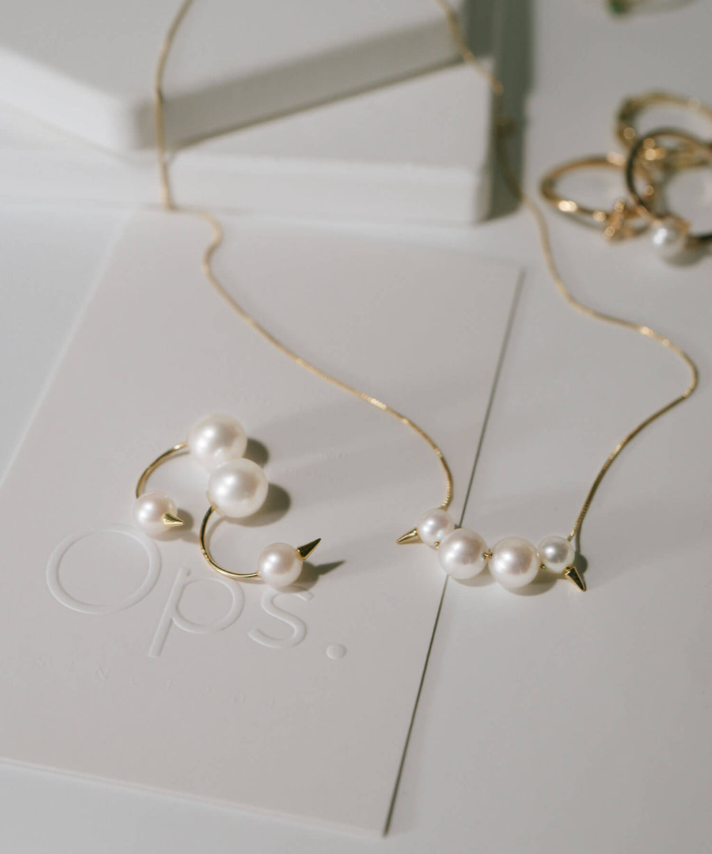 18K Gold Double Pearl Thorny Earrings | FOLLETTA