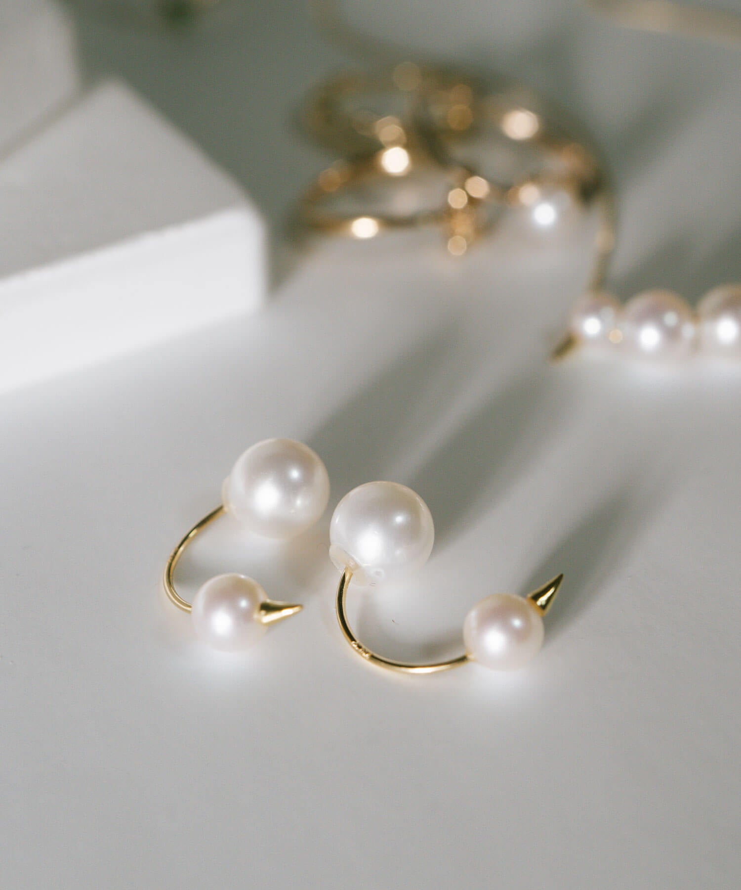 18K Gold Double Pearl Thorny Earrings | FOLLETTA