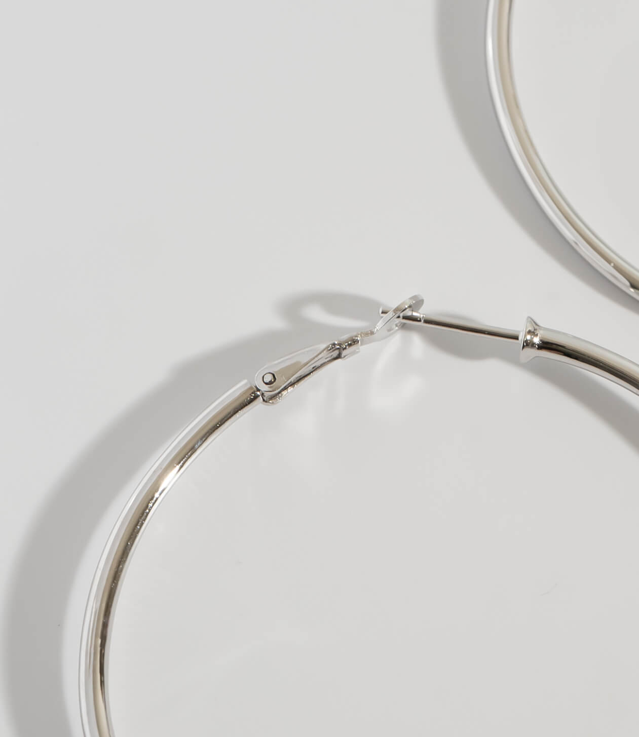 Classic Round Hoop Earrings | GIOOVE