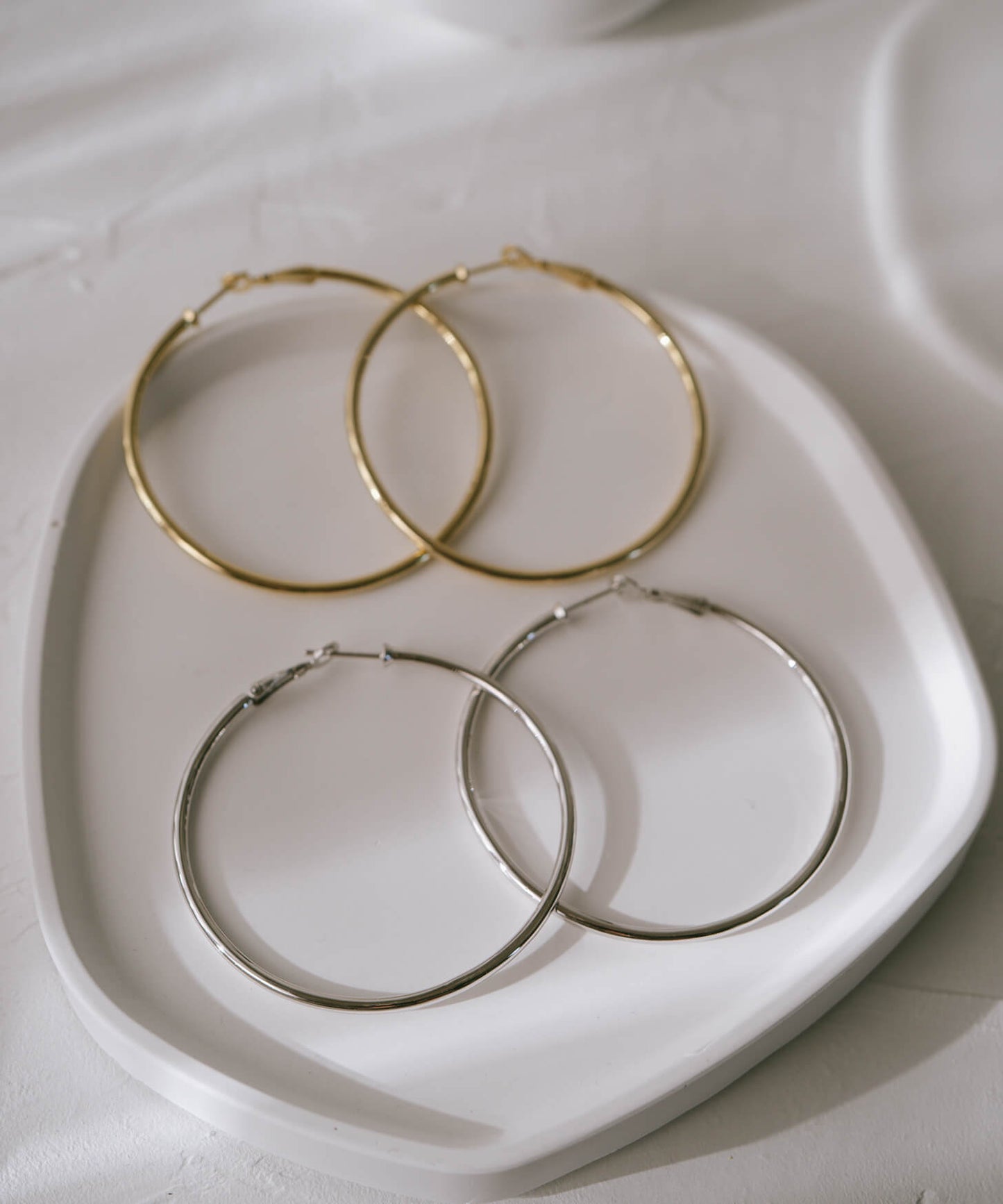 Classic Round Hoop Earrings | GIOOVE