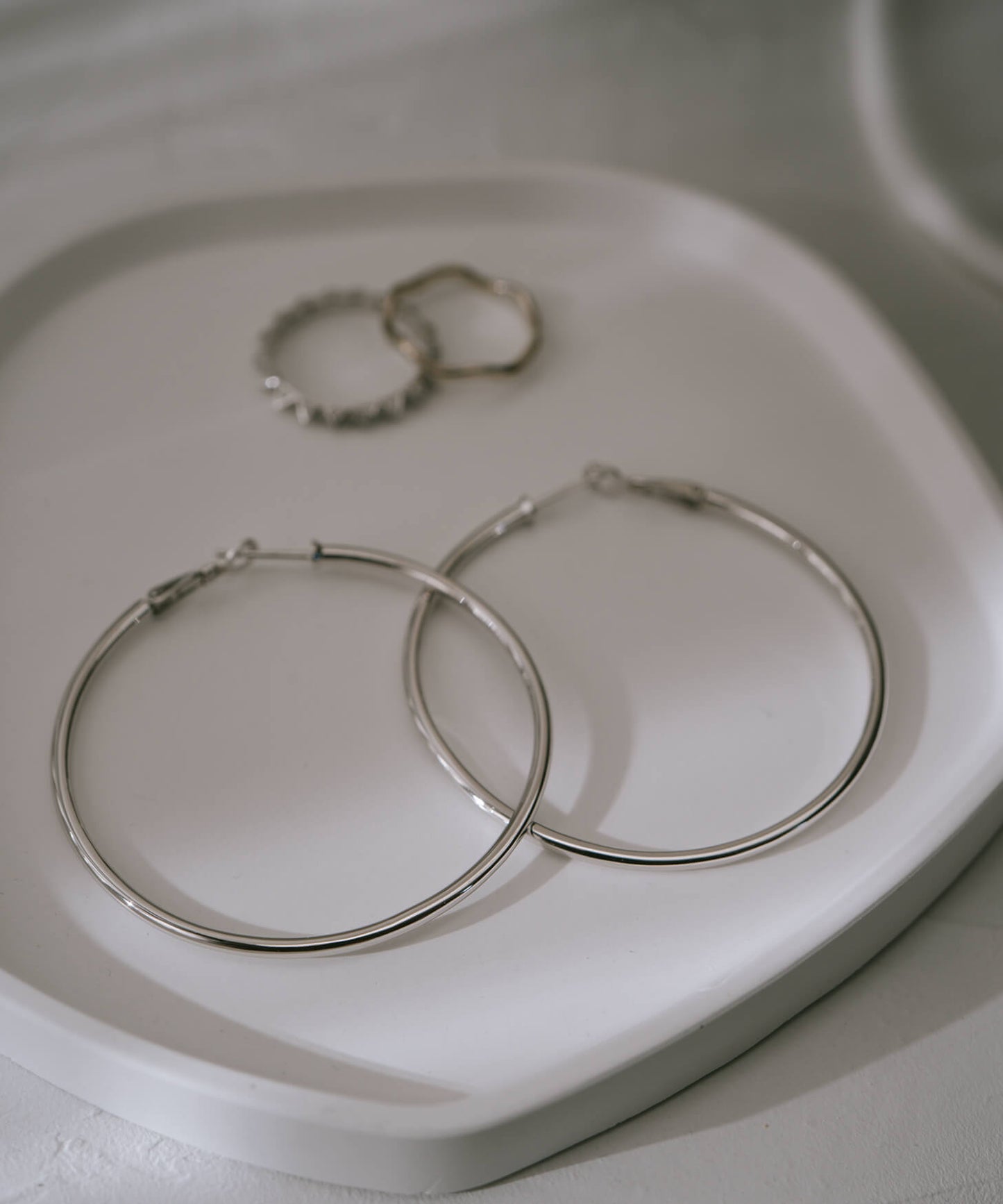 Classic Round Hoop Earrings | GIOOVE