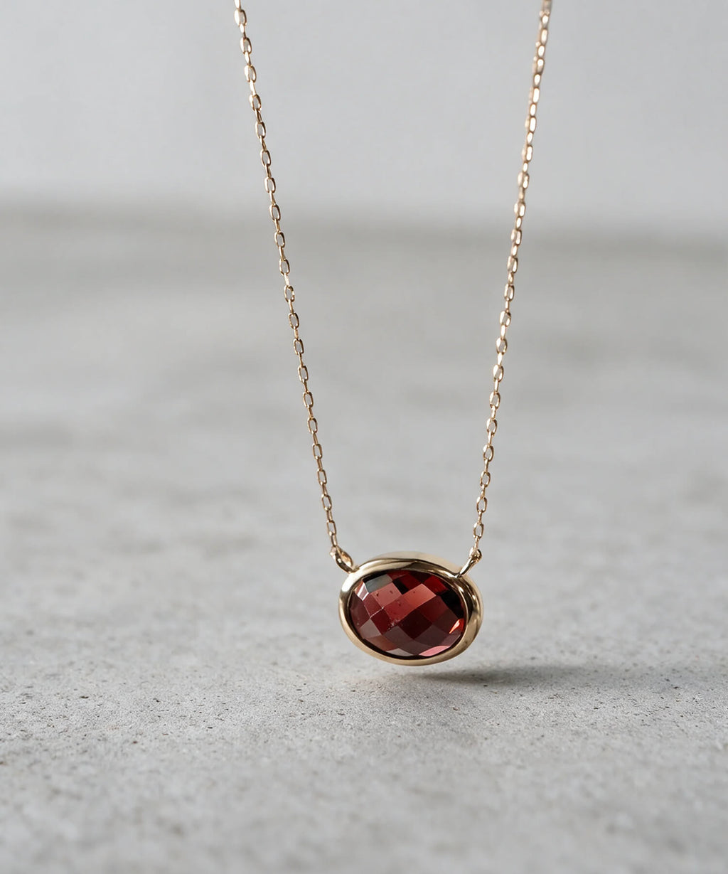 10K gold garnet checkerboard cut necklace | GLOA-ETT
