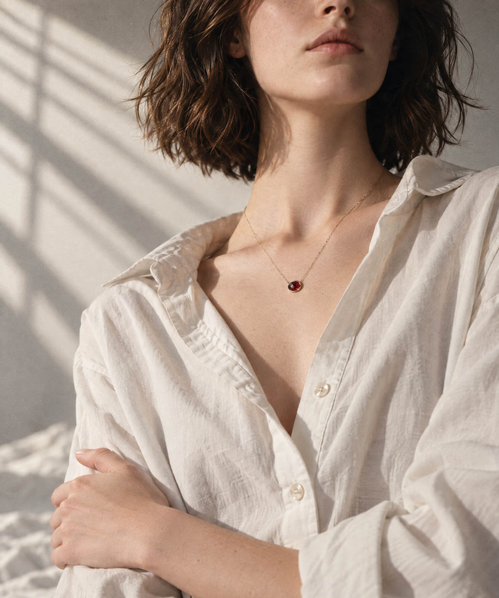 10K gold garnet checkerboard cut necklace | GLOA-ETT