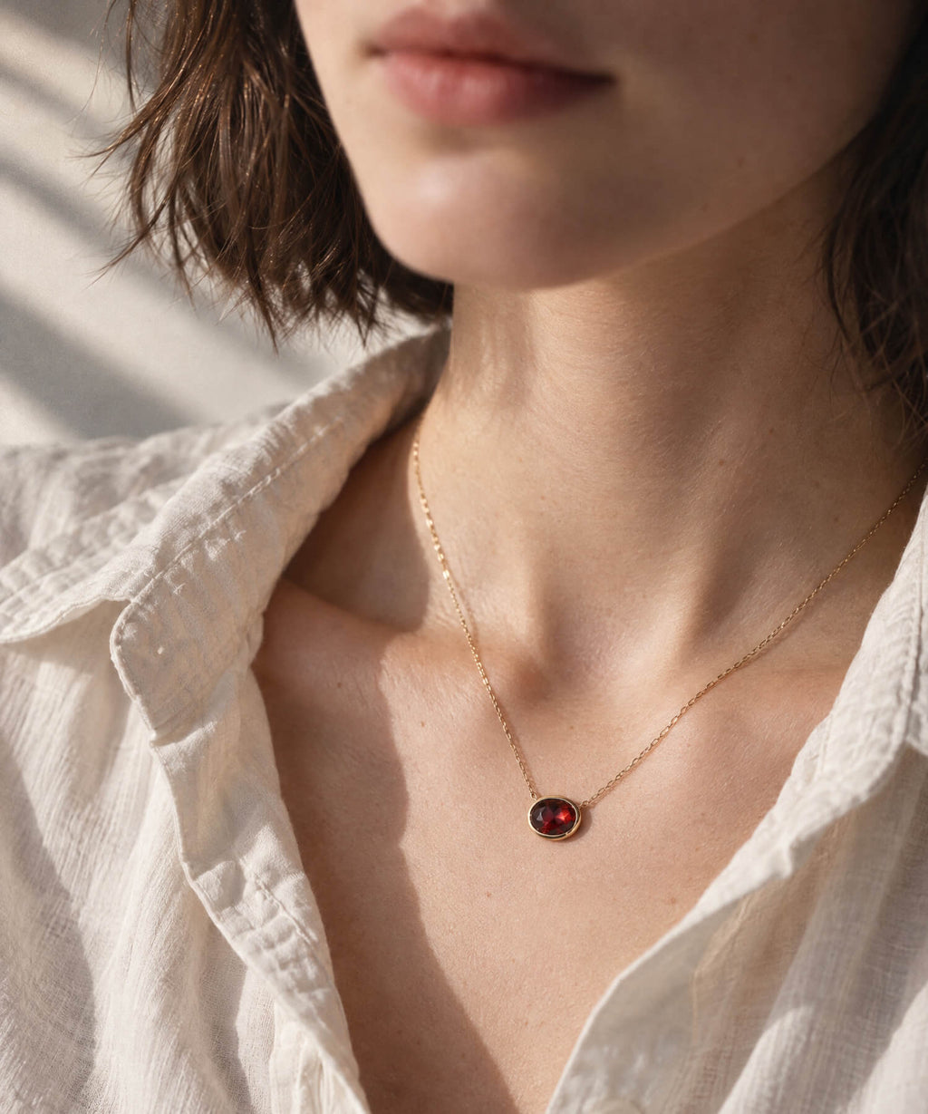 10K gold garnet checkerboard cut necklace | GLOA-ETT