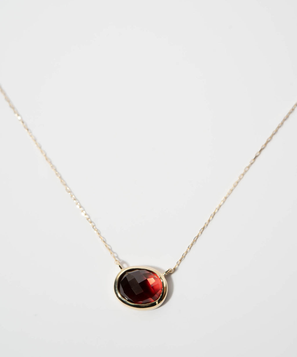 10K gold garnet checkerboard cut necklace | GLOA-ETT