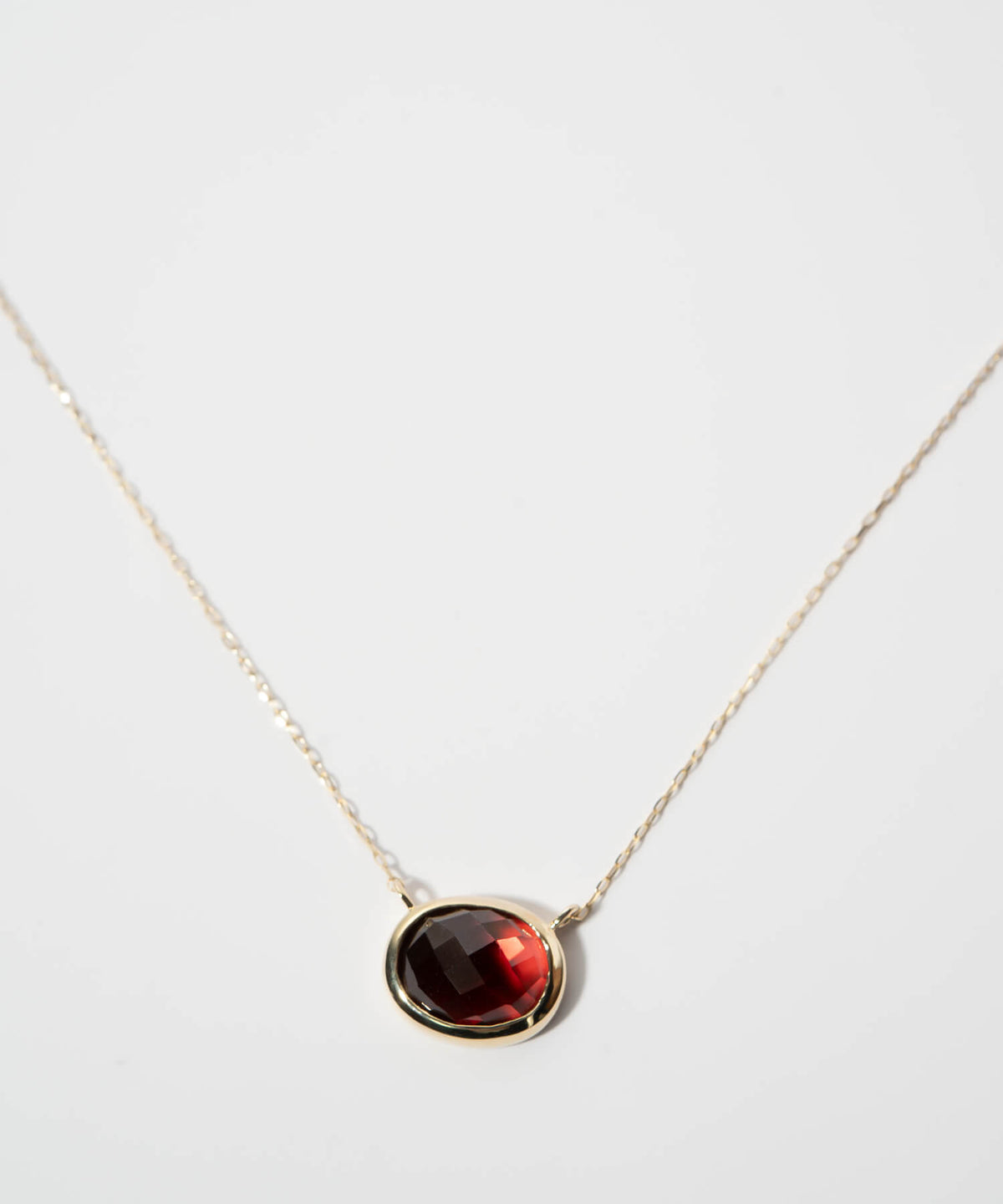 10K gold garnet checkerboard cut necklace | GLOA-ETT