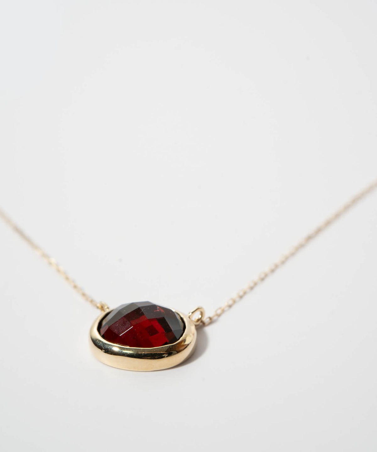 10K gold garnet checkerboard cut necklace | GLOA-ETT