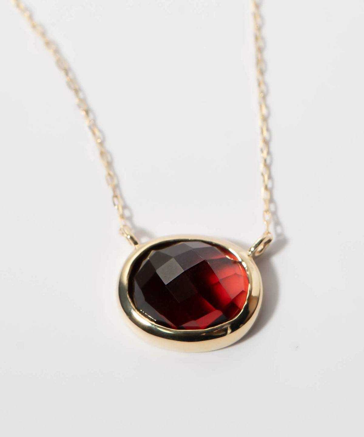 10K gold garnet checkerboard cut necklace | GLOA-ETT