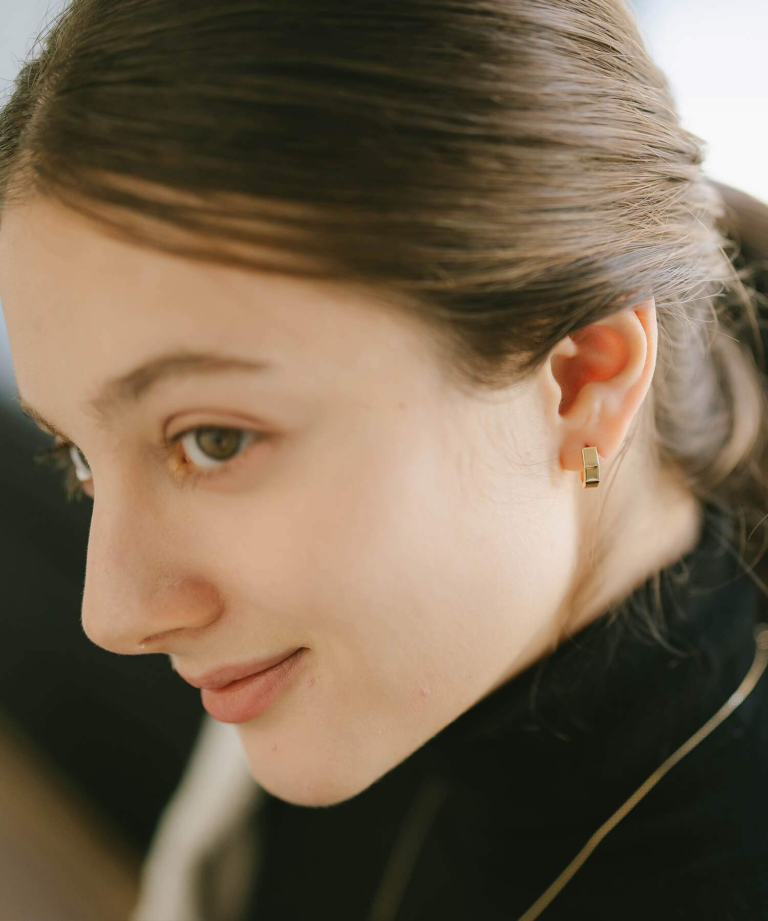 10K Gold Huggie Hoop Earrings | SOLUA-10K