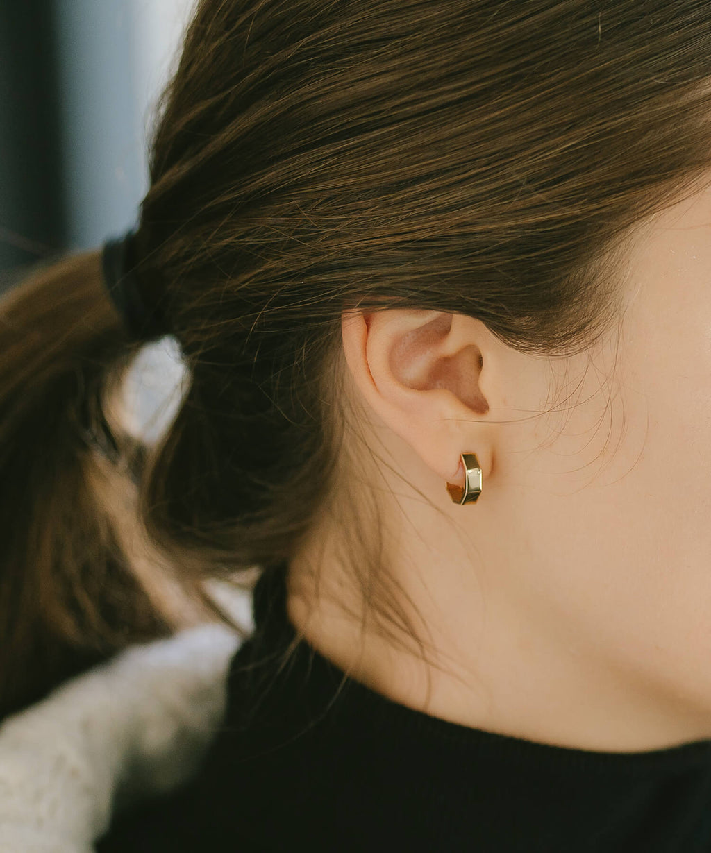 10K Gold Huggie Hoop Earrings | SOLUA-10K