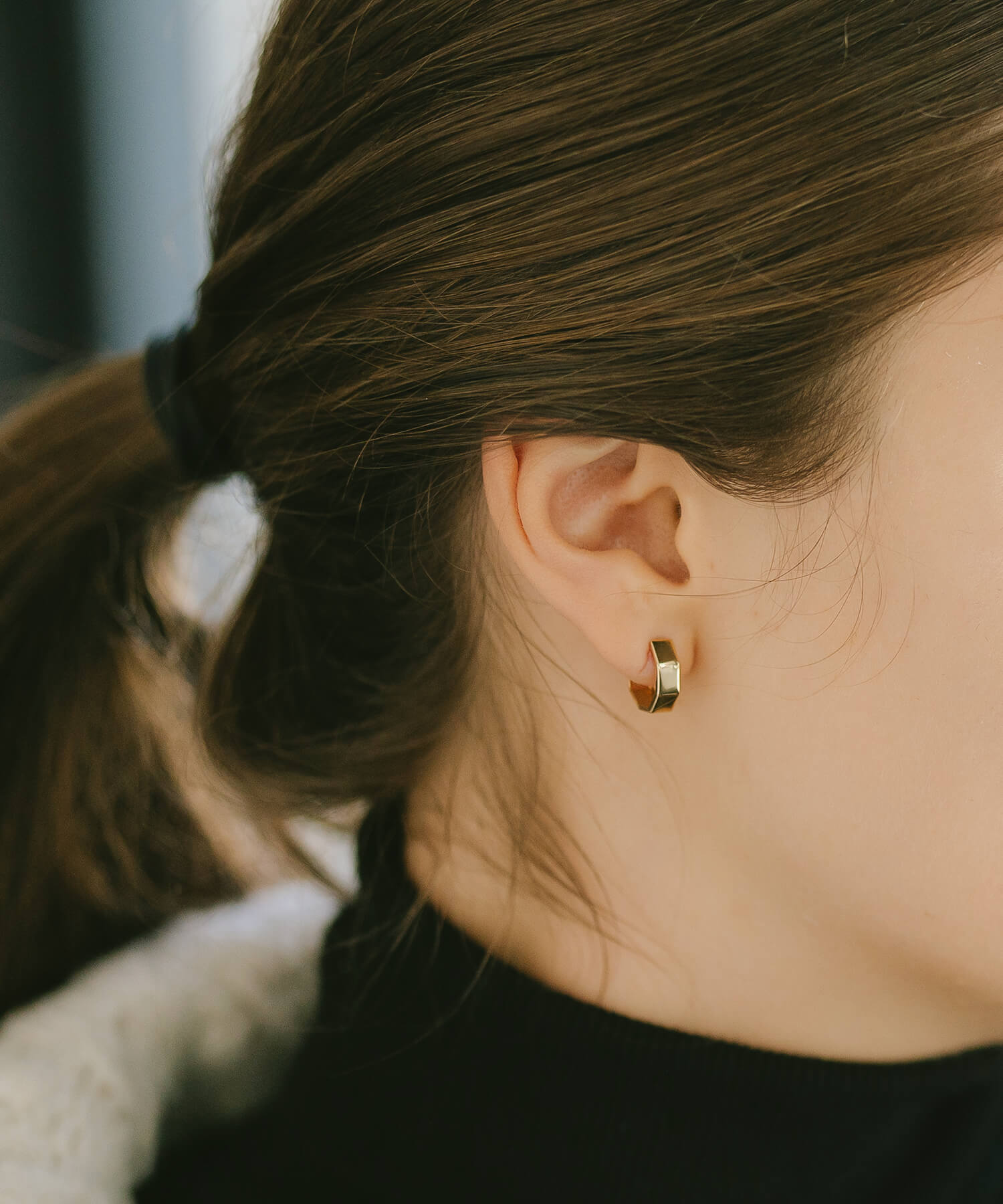 10K Gold Huggie Hoop Earrings | SOLUA-10K