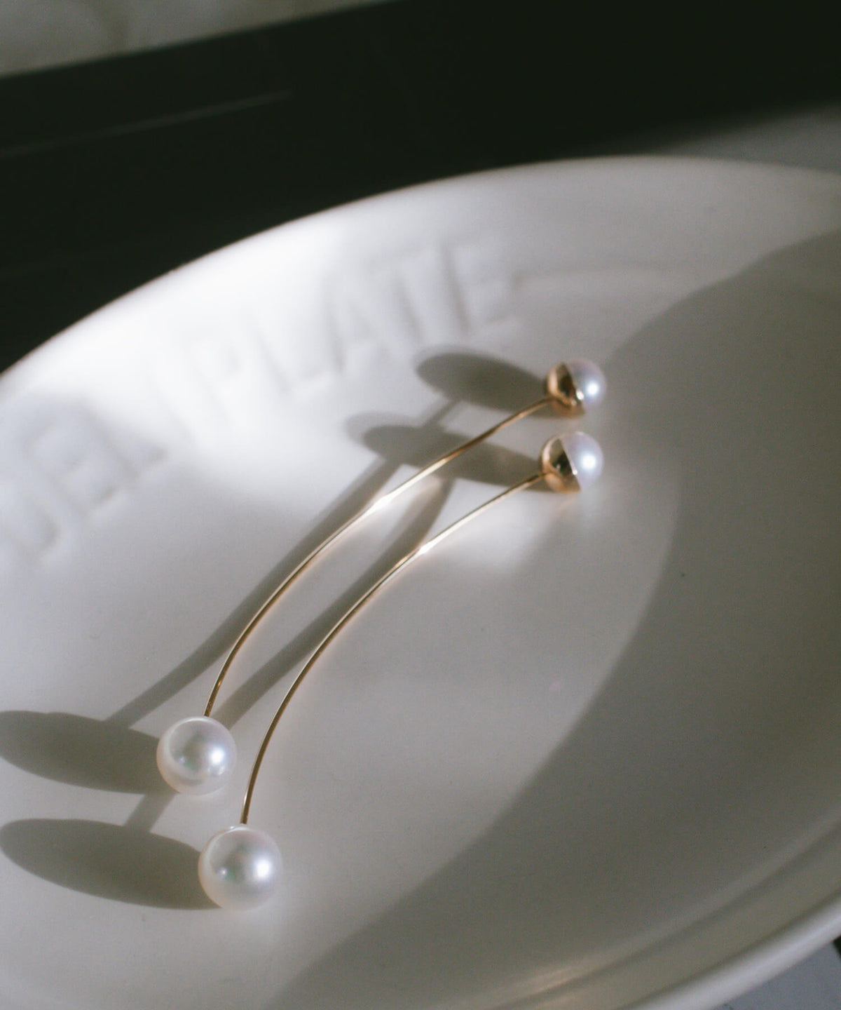 ILMARI 18K pink gold akoya pearl earrings flatlay