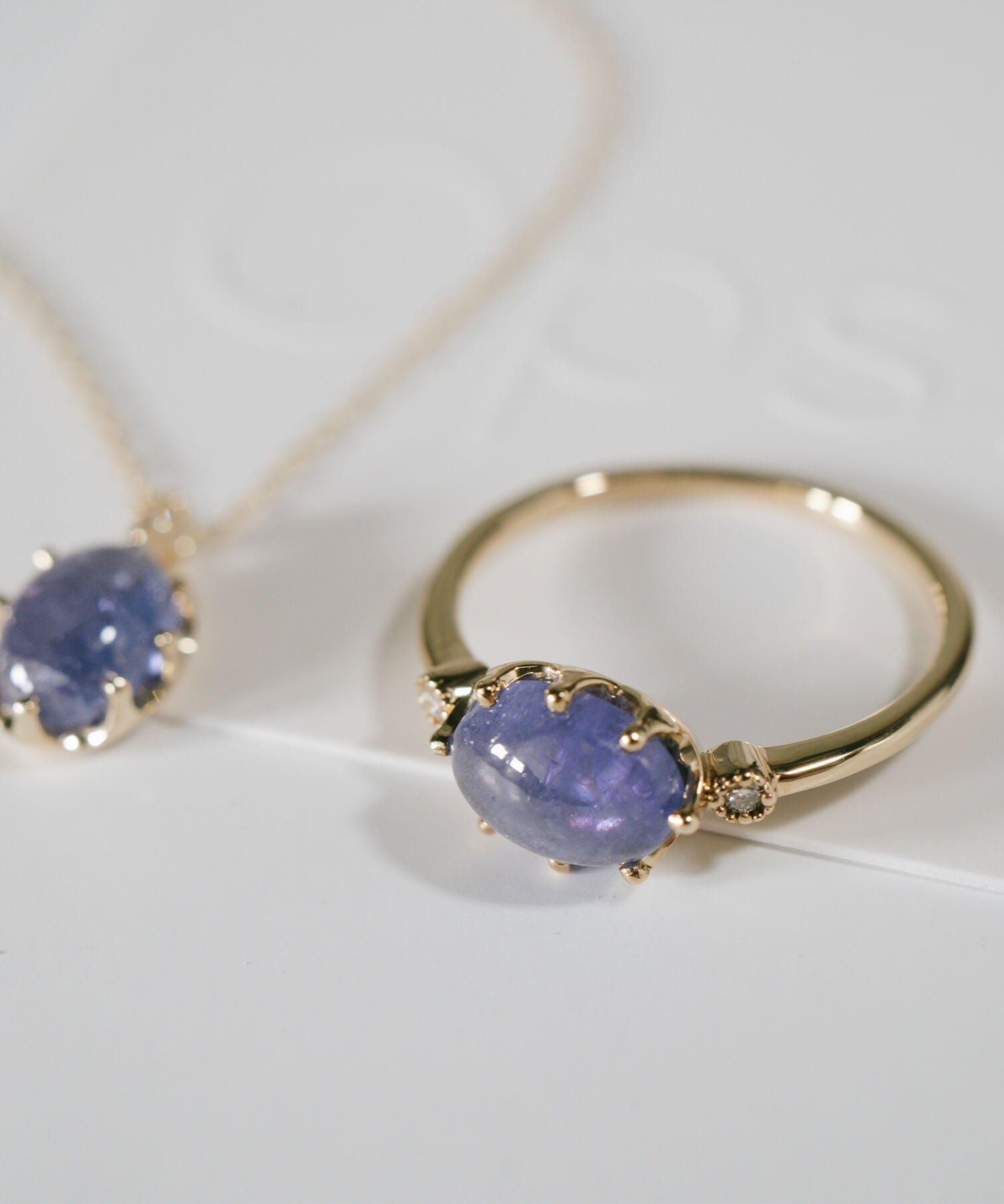 Oval Cabochon Ring | ELIA-ETT