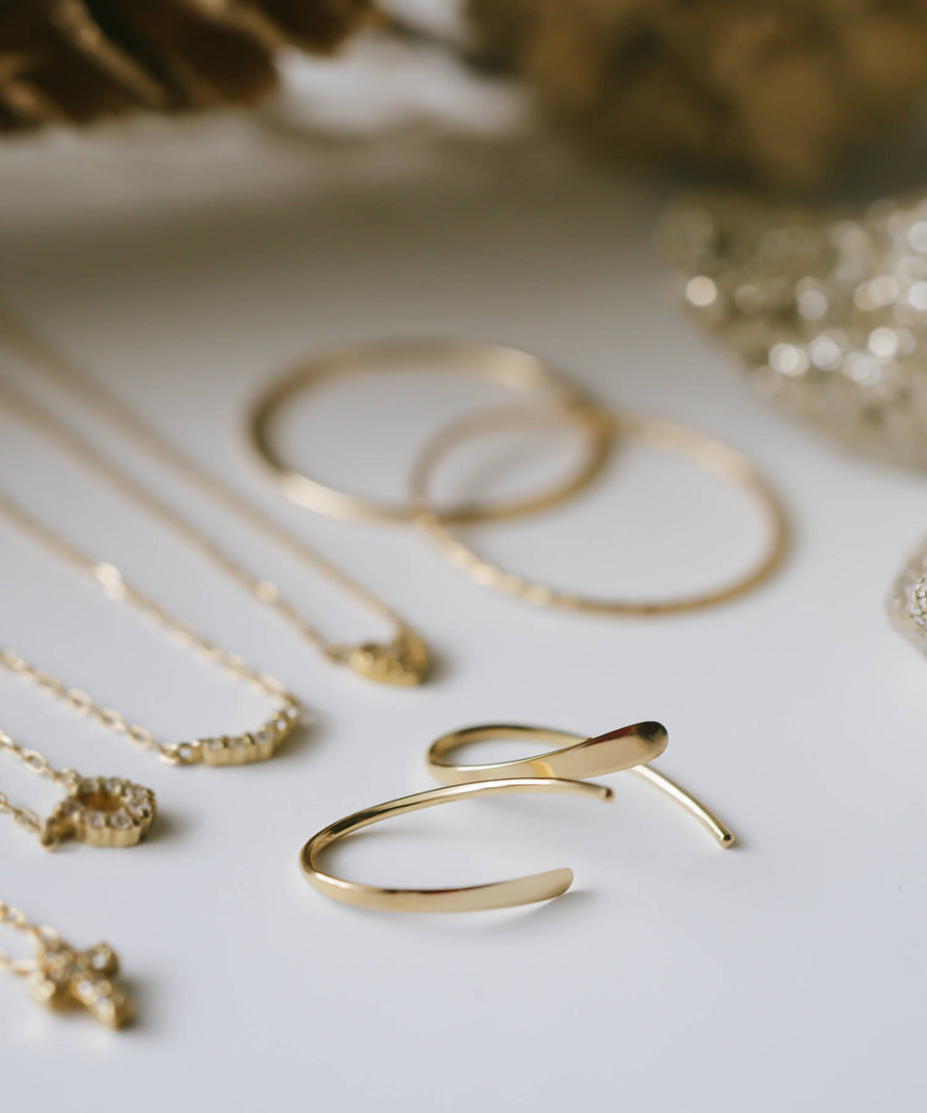 18K Gold Tiny Hang Earrings | GOUCCIA-MINI