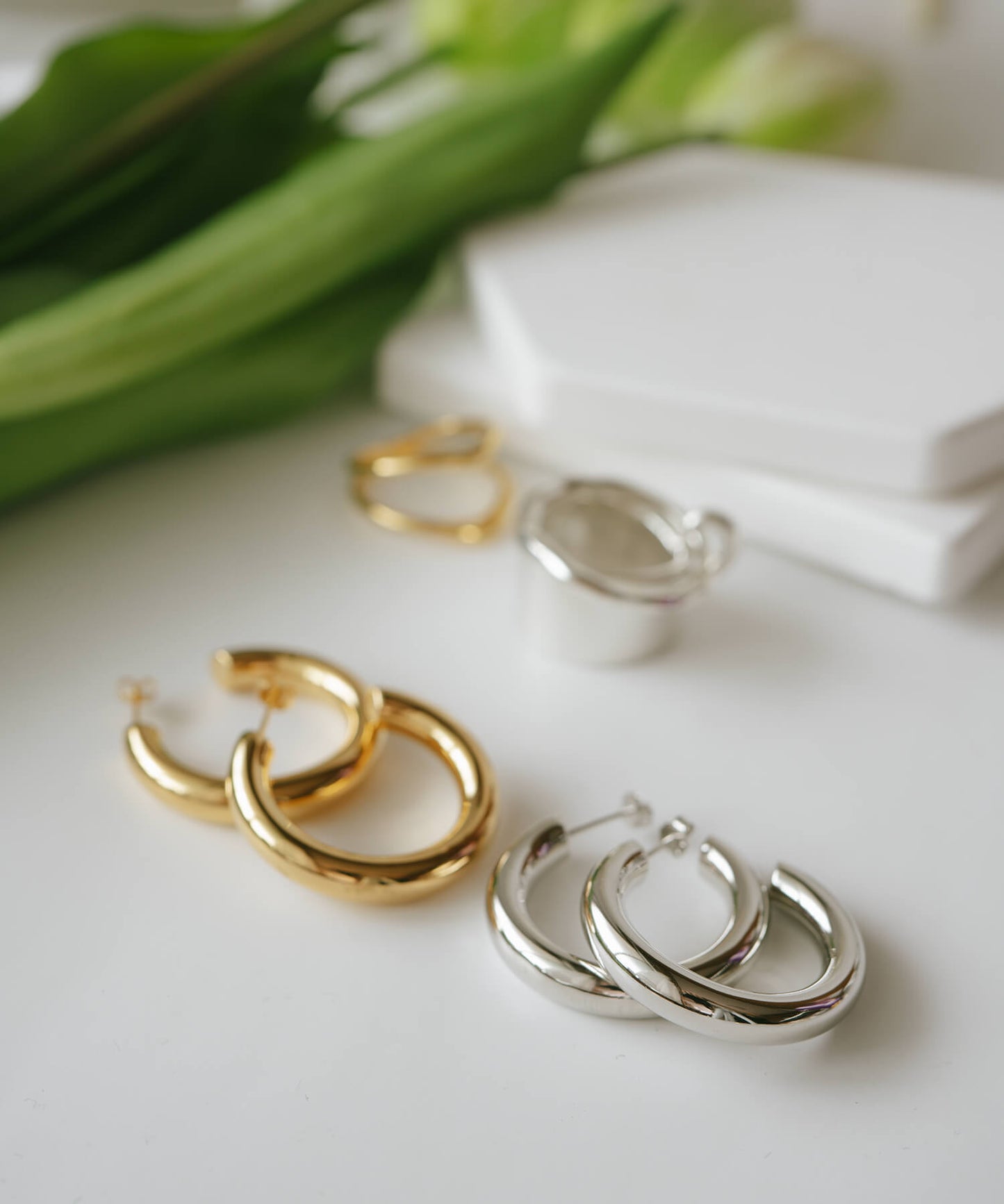 Round Tube Hoop Earrings | GIOOVE-LUNA HOOP PIERCE