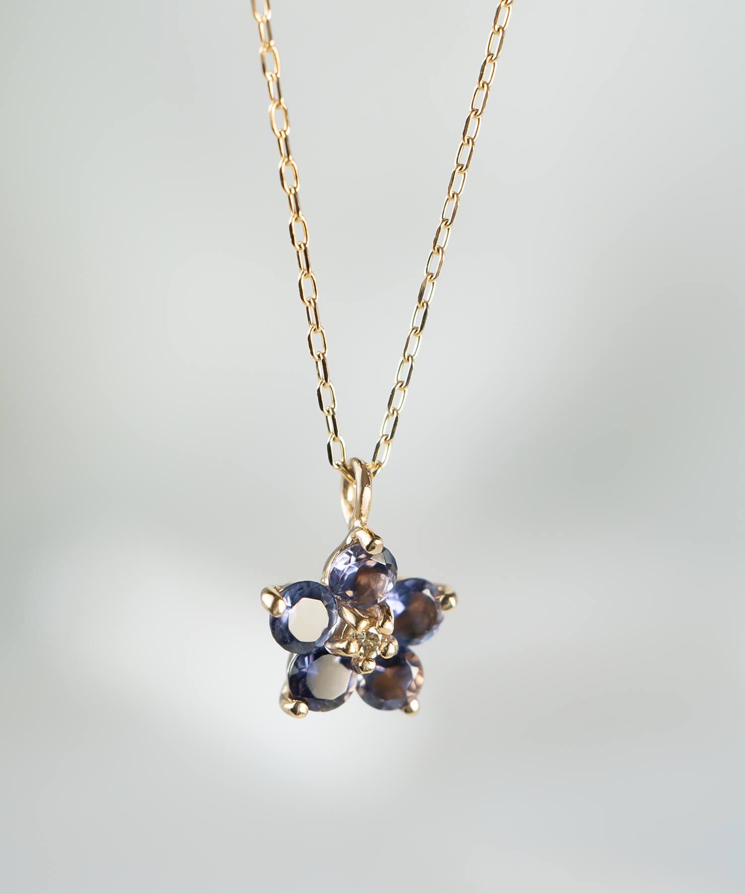 Flower Motif Iolite Necklace | LOULOUD-NOLL