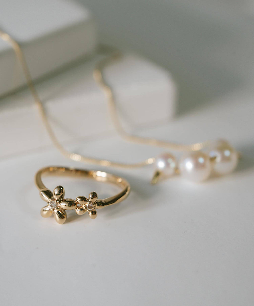 10K Gold Diamond Flower Ring | TERRA-FIORE