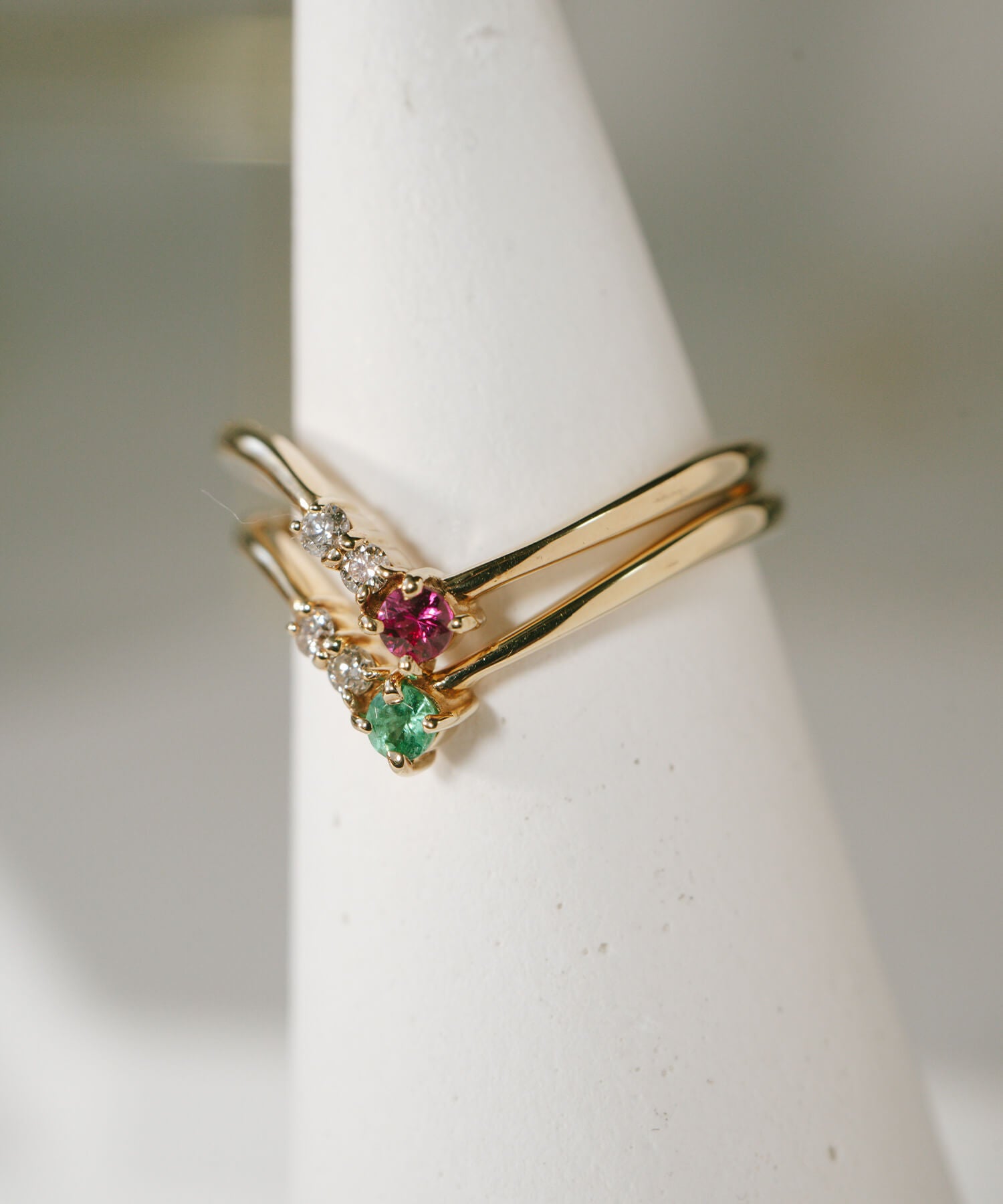 V-shaped Gemstone Ring | TERRA-KLADIA