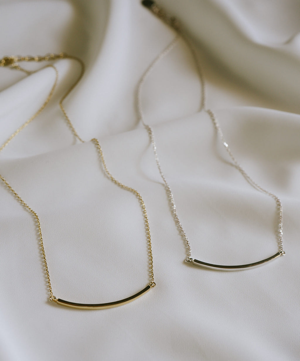 18K Gold Plated Sterling Silver Smile Line Bar Necklace | TIGO