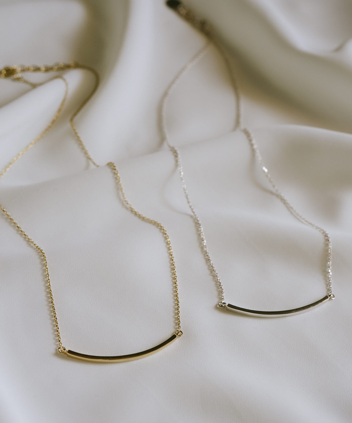 18K Gold Plated Sterling Silver Smile Line Bar Necklace | TIGO