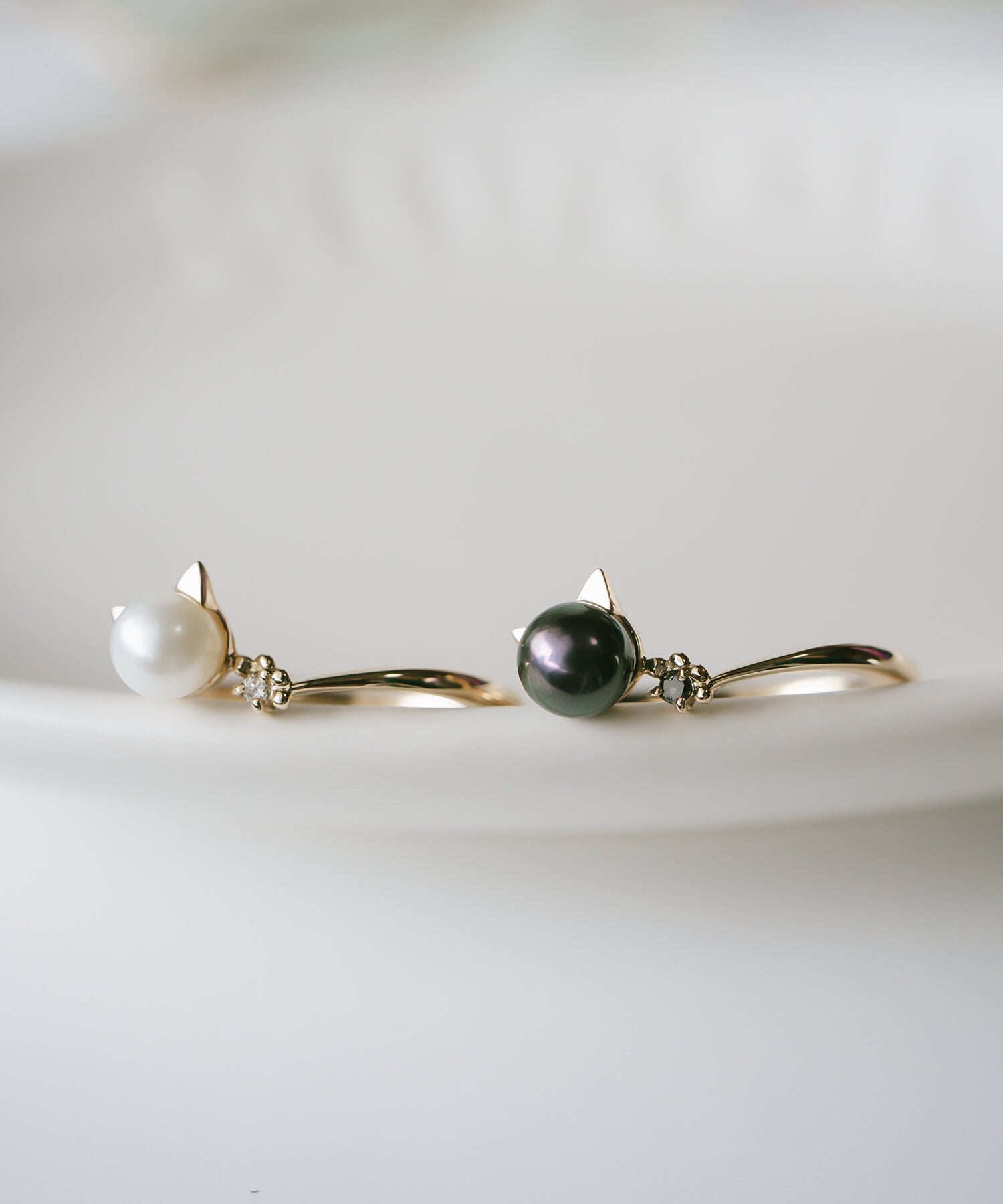 10K Gold Pearl and Diamond Cat Ring | FORTUNA-CAT