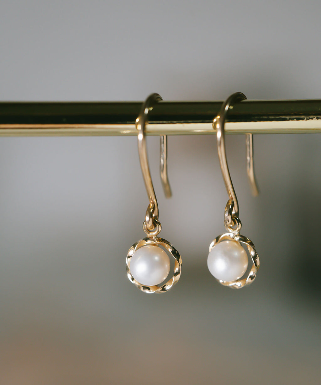 Twist Gold Pearl Earrings | PERLE-BB
