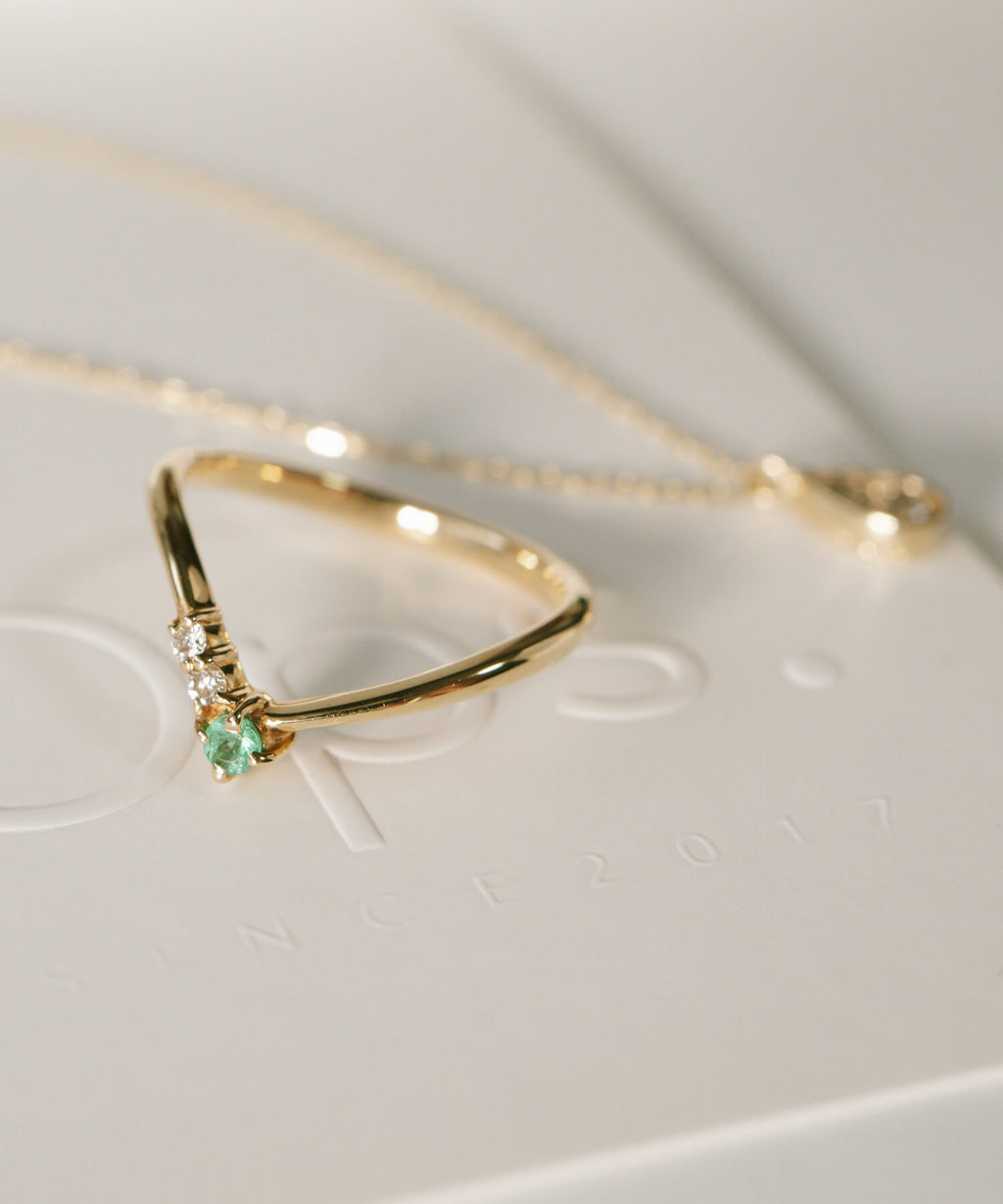 V-shaped Gemstone Ring | TERRA-KLADIA