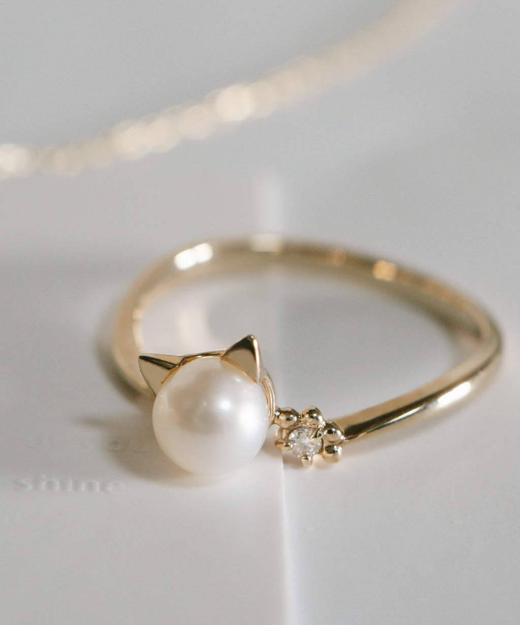 10K Gold Pearl and Diamond Cat Ring | FORTUNA-CAT