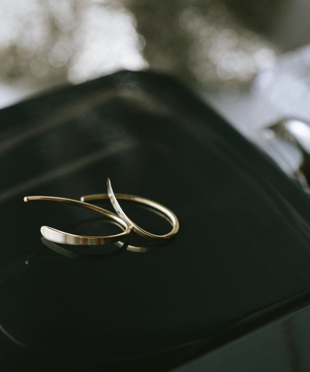 10K Gold Tiny Hang Earrings | GOUCCIA-MINI-10K