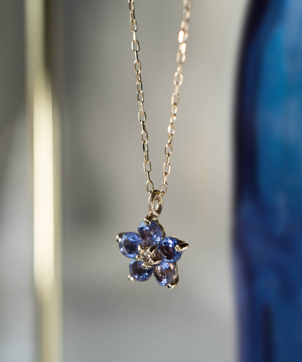 Flower Motif Iolite Necklace | LOULOUD-NOLL