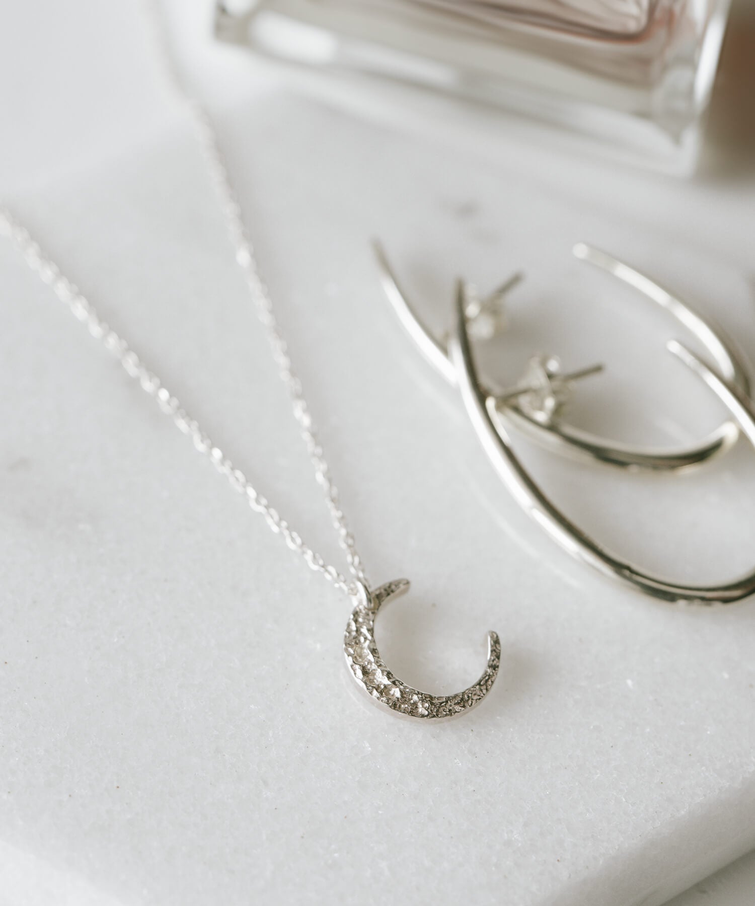 18K Gold Plated Sterling Silver Crescent Moon Pendant Necklace | LUNEVE