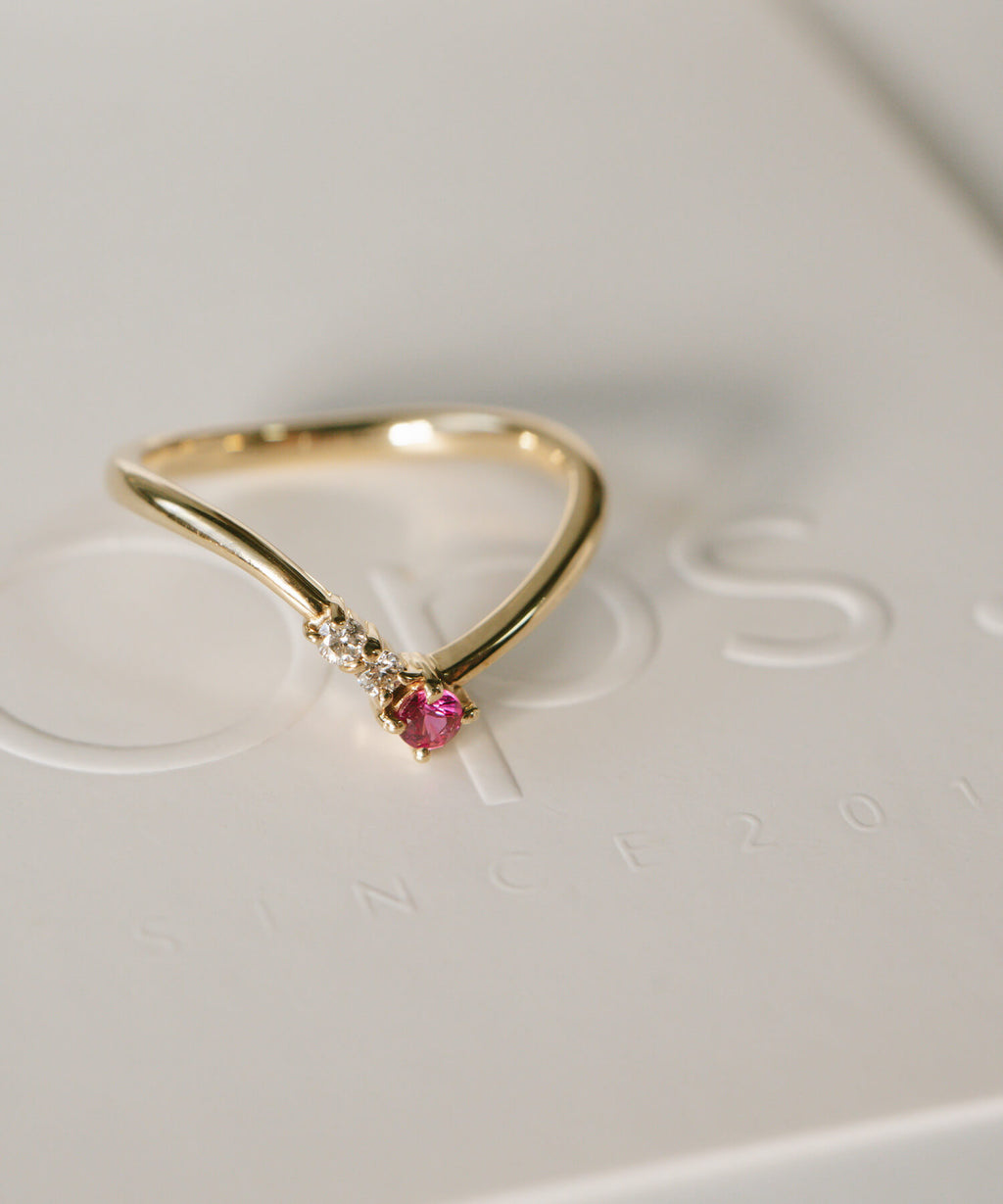 V-shaped Gemstone Ring | TERRA-KLADIA