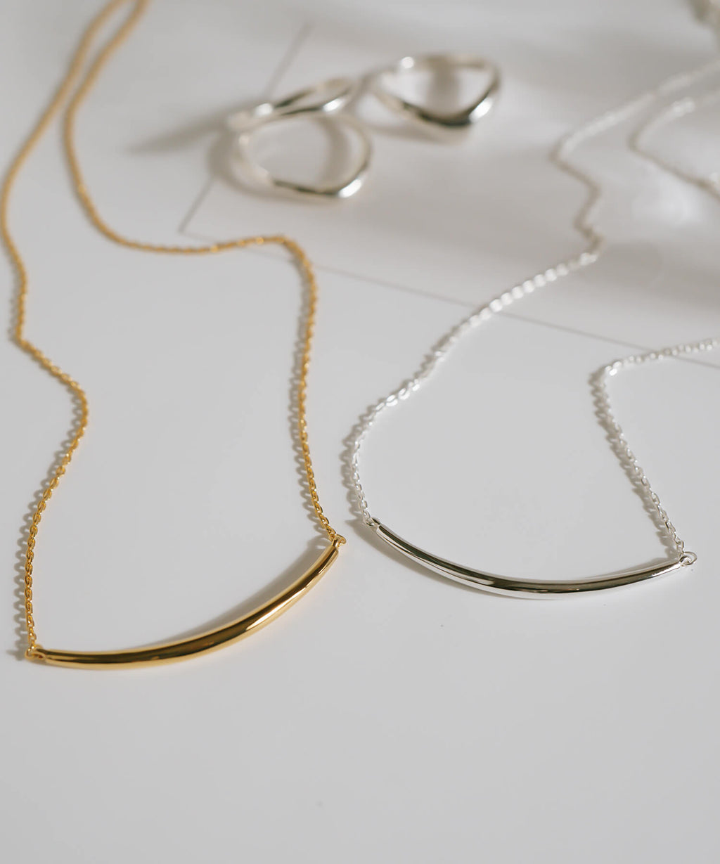 18K Gold Plated Sterling Silver Smile Line Bar Necklace | TIGO
